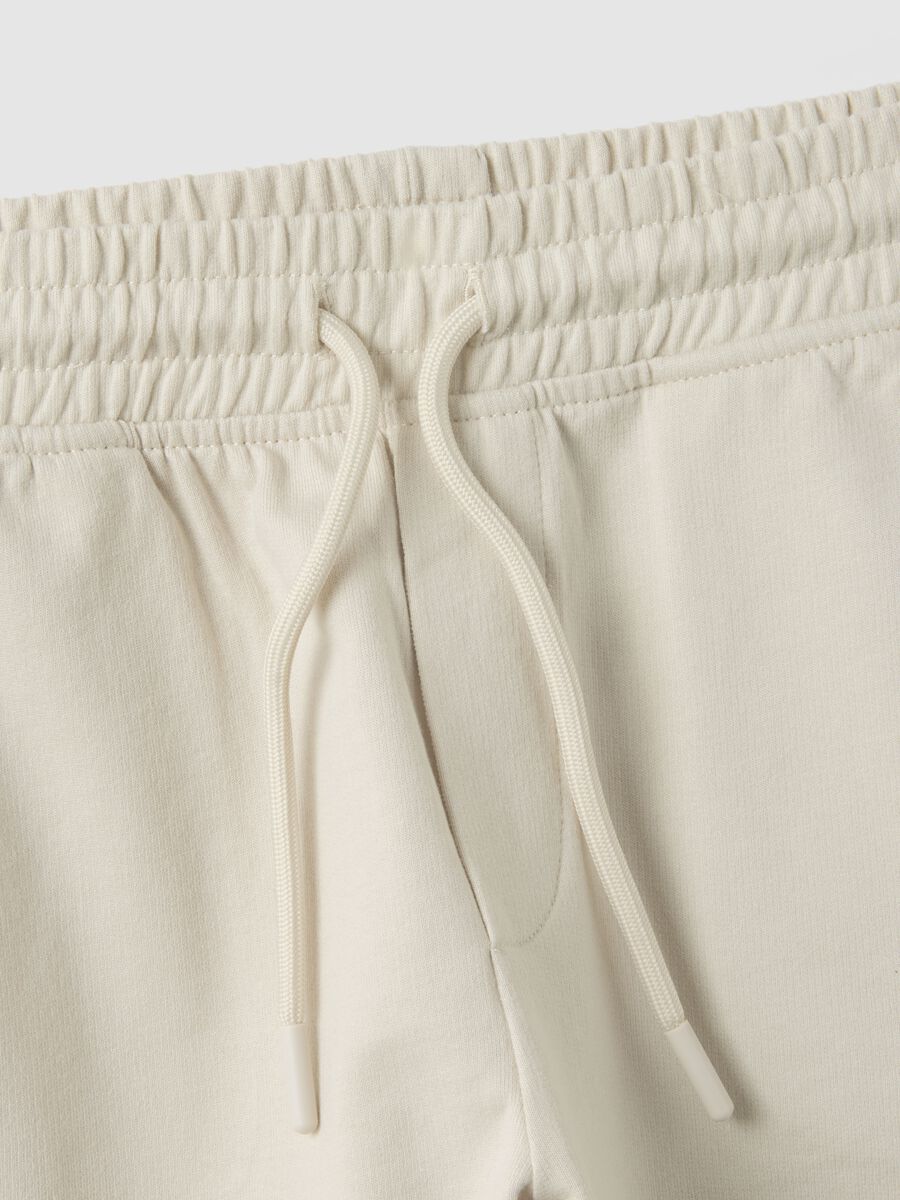 Children's beige pure cotton shorts in regular fit_2