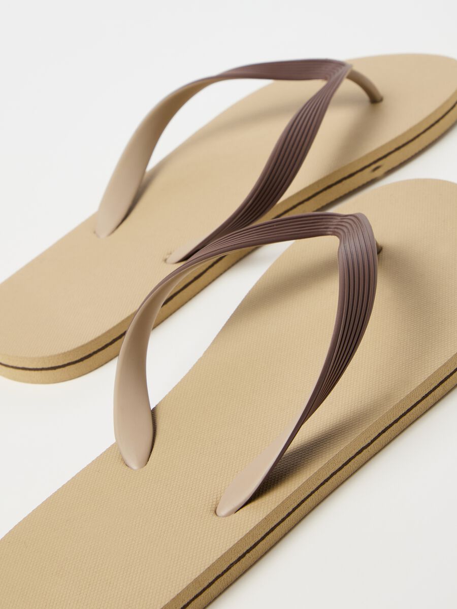 Thong sandals with striped straps_2
