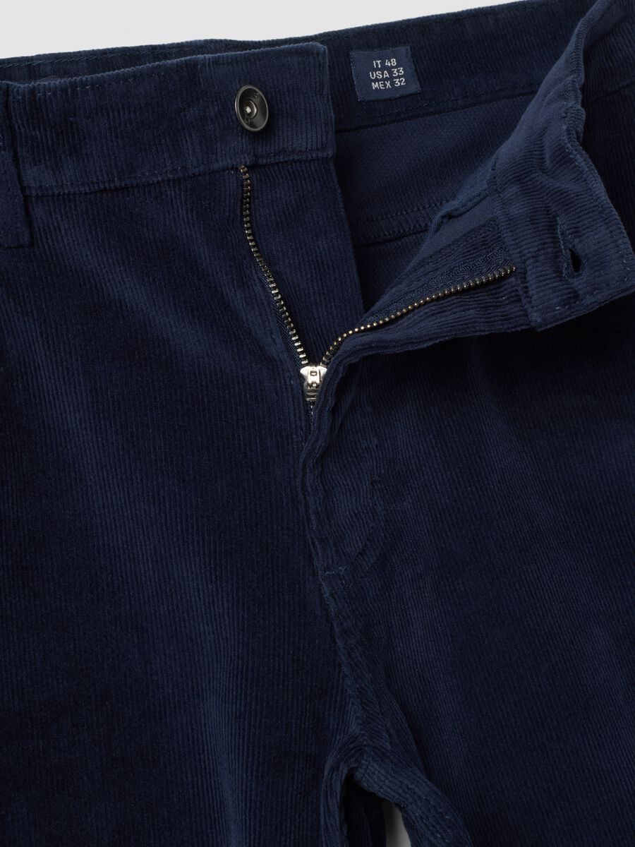 Pantaloni blu in cotone elasticizzato a coste regular fit_1