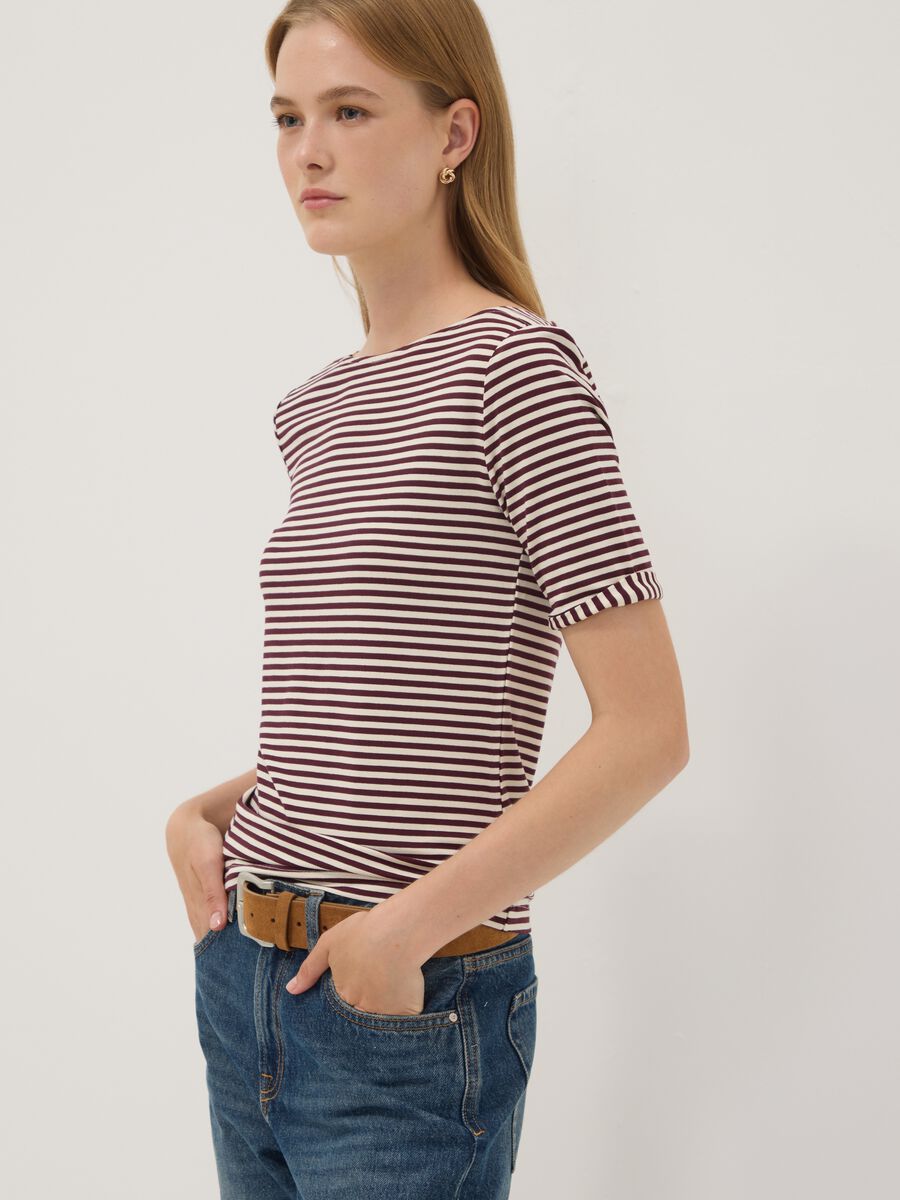 &Lambda;&epsilon;&upsilon;&kappa;ό &rho;&iota;&gamma;έ T-shirt &alpha;&pi;ό &epsilon;&lambda;&alpha;&sigma;&tau;&iota;&kappa;ή &beta;&iota;&sigma;&kappa;ό&zeta;&eta;_0
