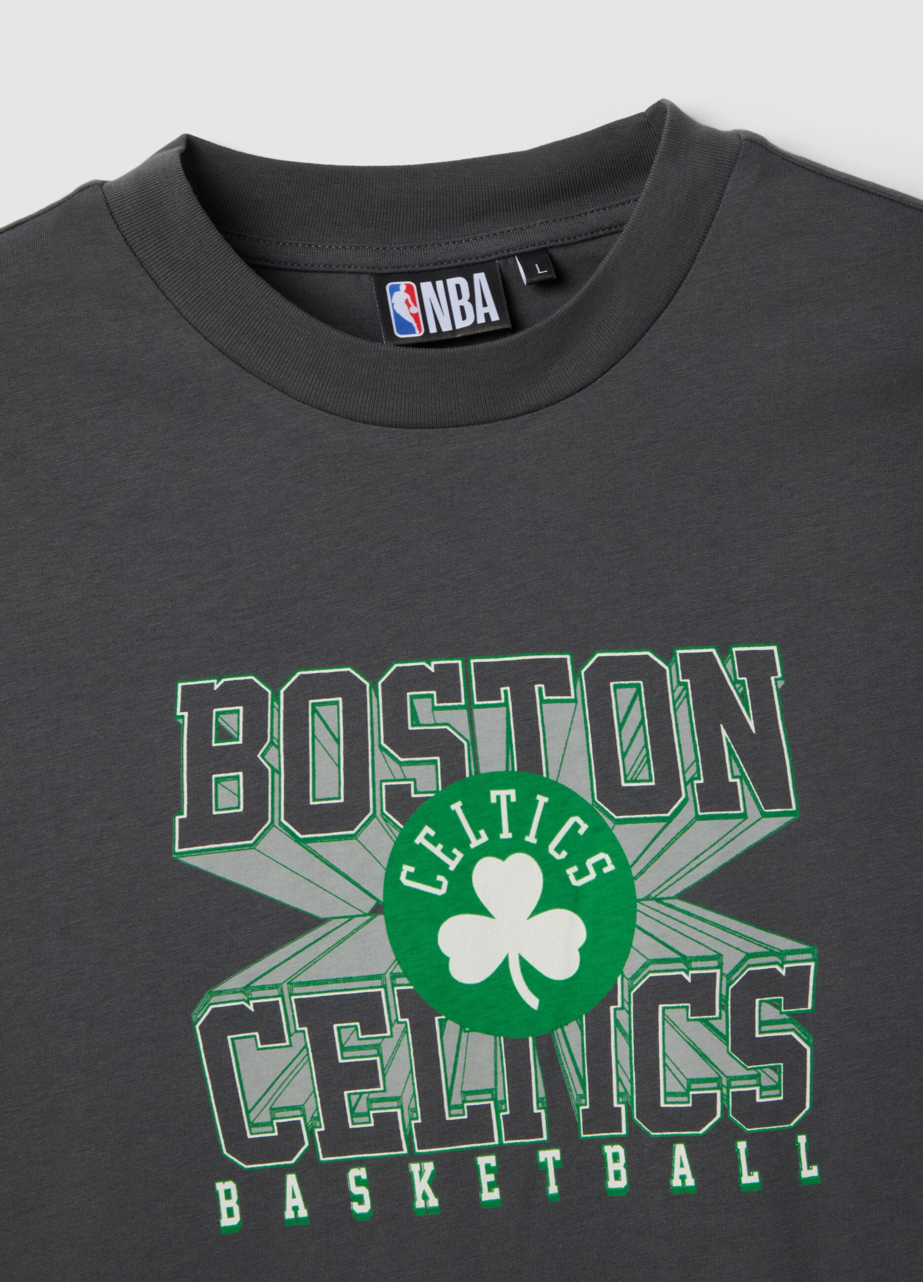 Graues T-Shirt aus reiner Baumwolle, Regular Fit mit Boston Celtics Druck