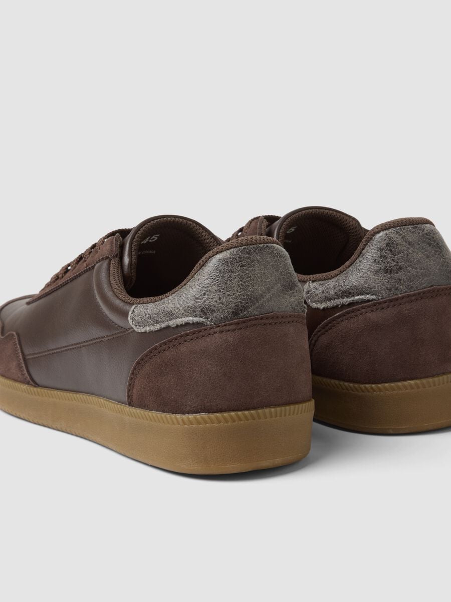 Casual brown trainers with contrast sole_1