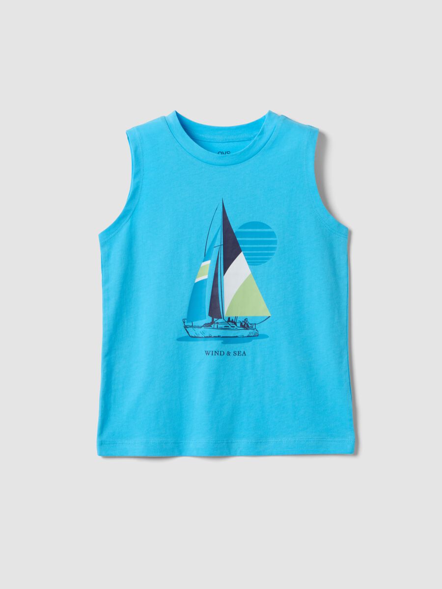 D&eacute;bardeur bleu gar&ccedil;on en pur coton avec imprim&eacute; voilier_0