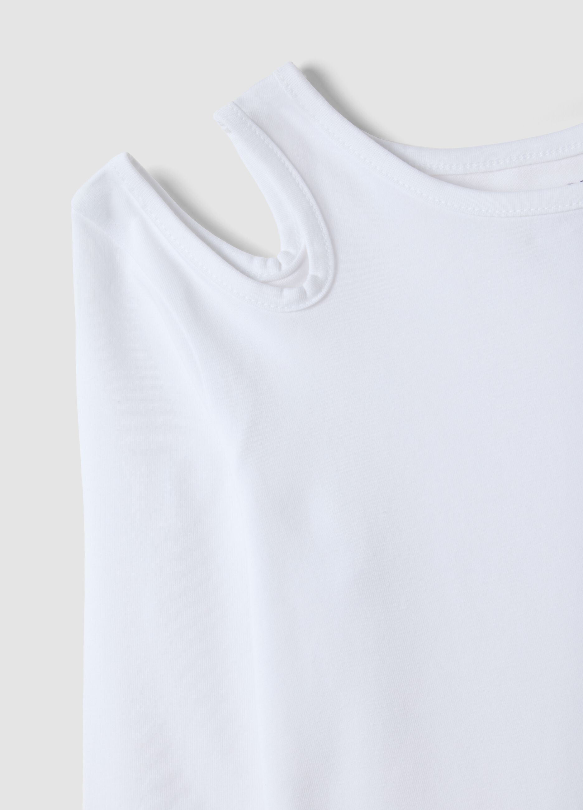 White organic stretch cotton T-shirt with shoulder cut-out for girls