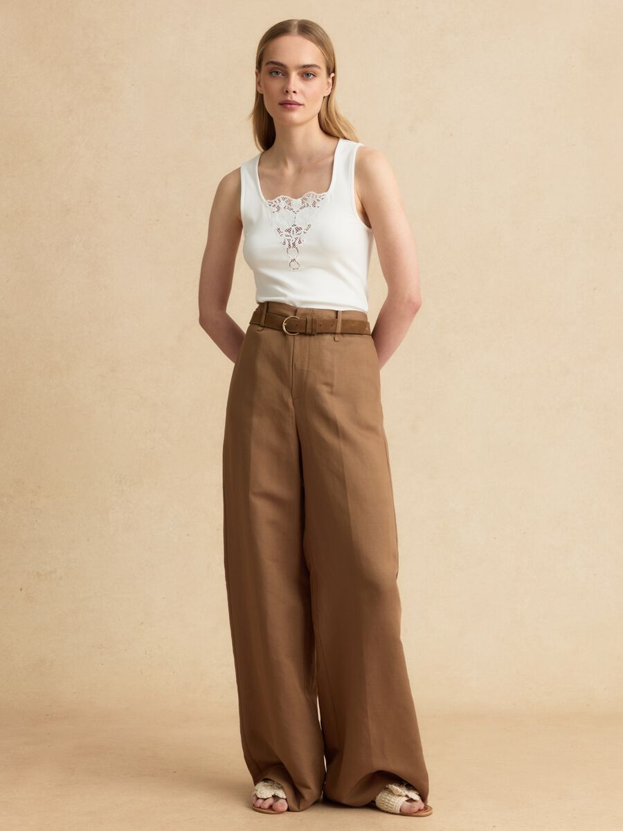 Wei&szlig;es Stretch-Tanktop aus Viskose mit Stickerei_1