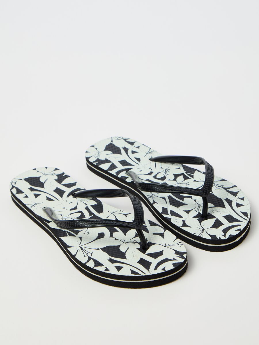 Thong sandals with floral print_1