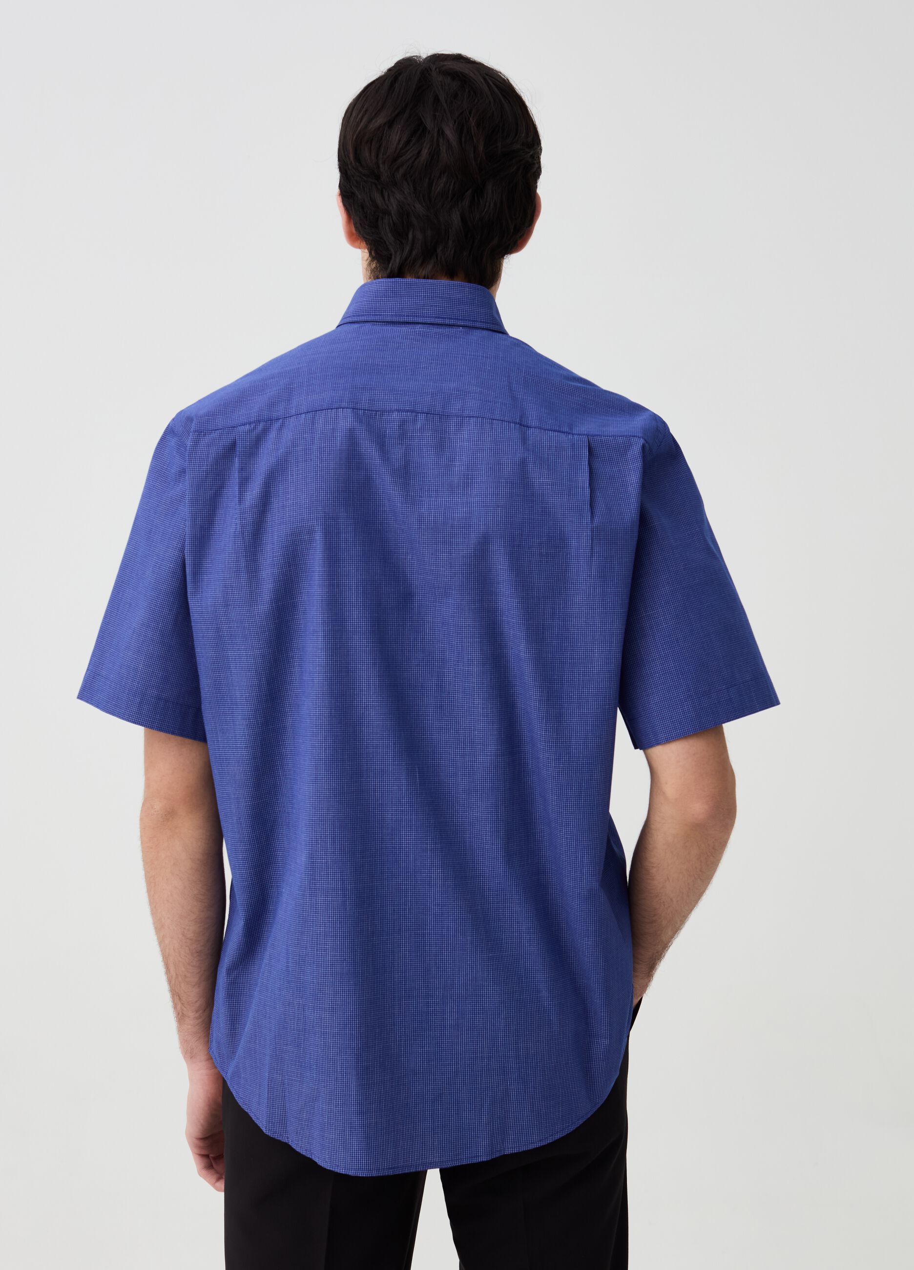 Short-sleeved shirt with micro pattern