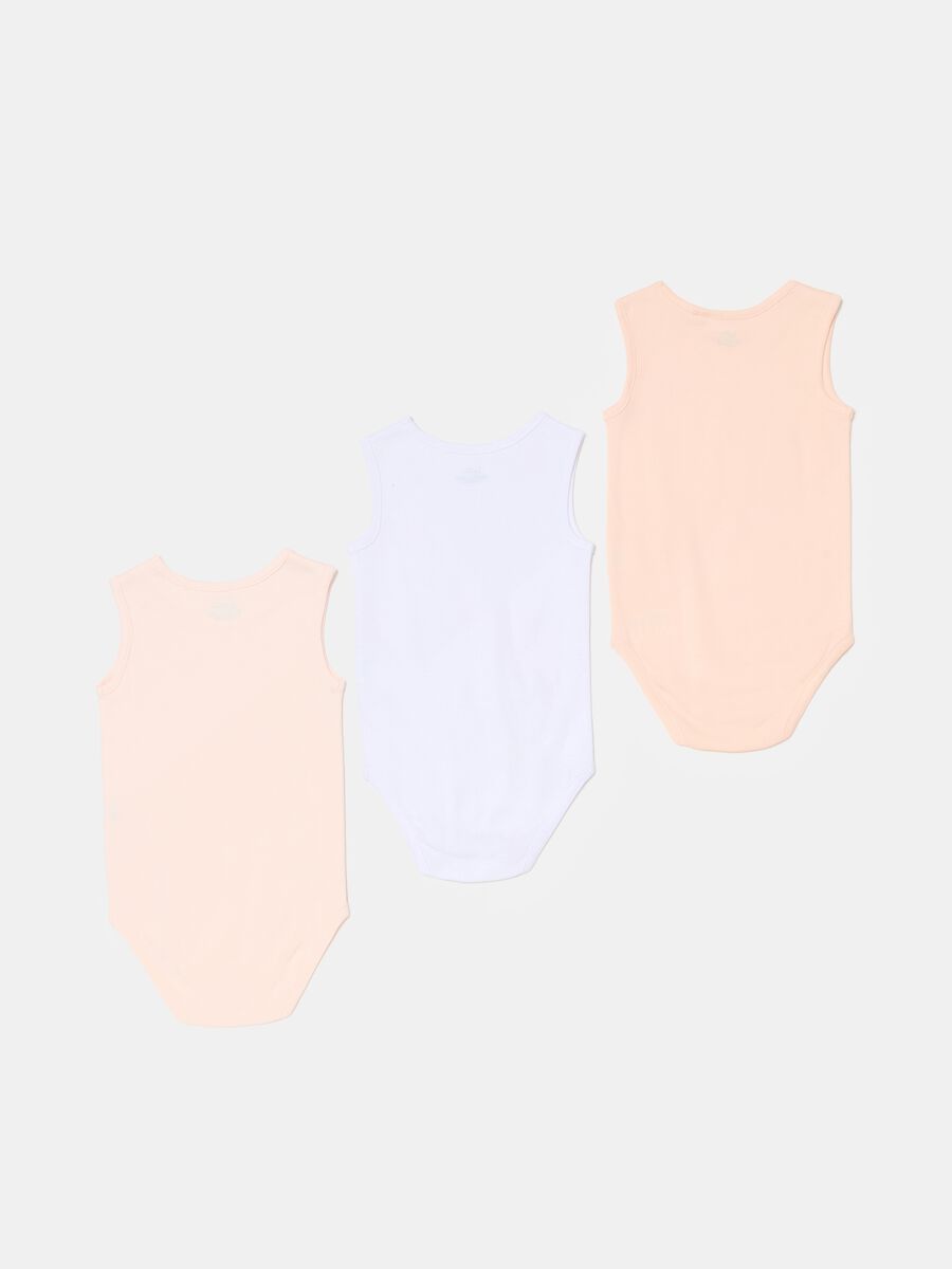 Three-pack sleeveless bodysuits in organic cotton_1