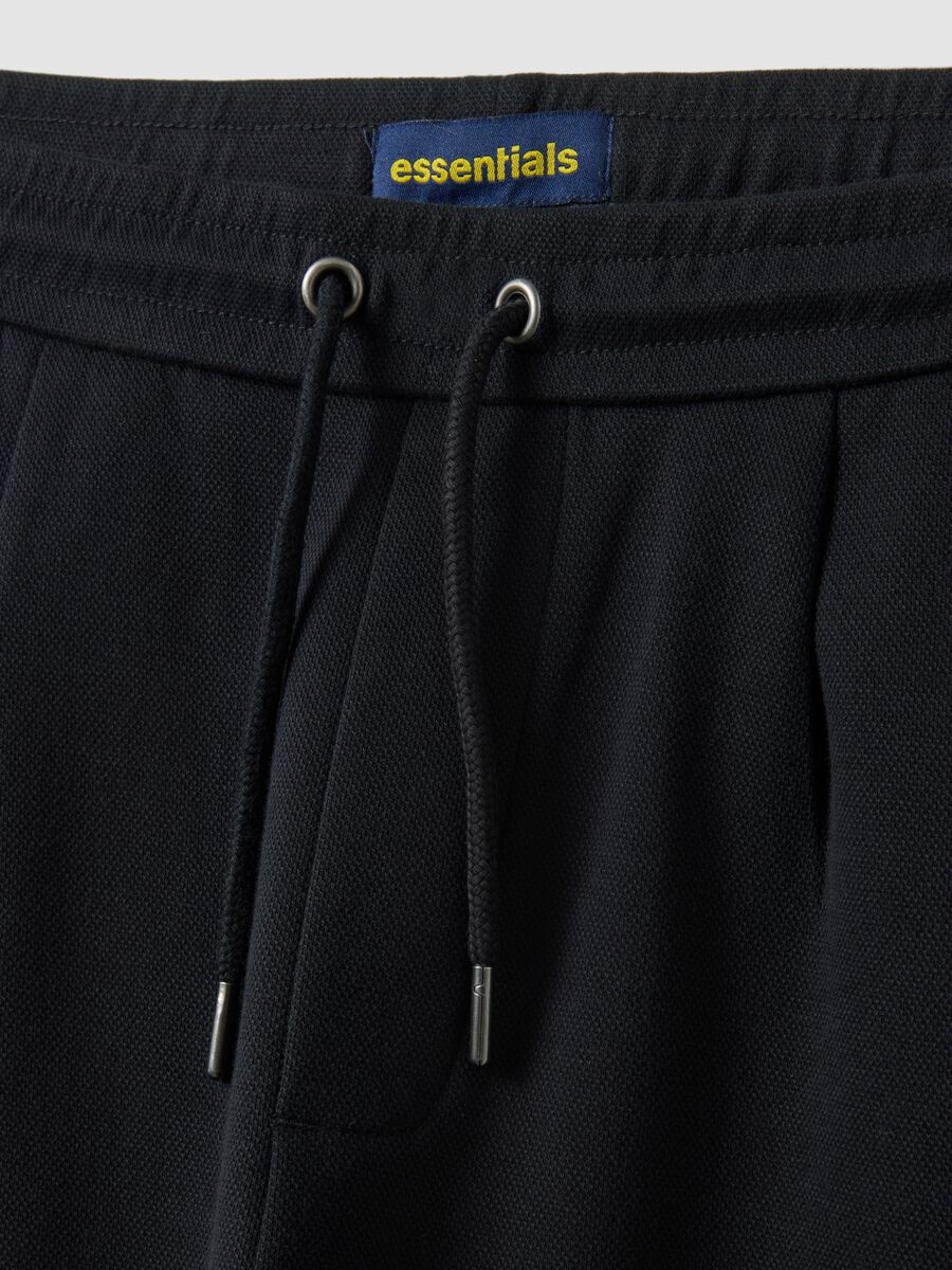 Schwarze Regular-Fit-Shorts aus reiner Baumwolle mit Kordelzug_5