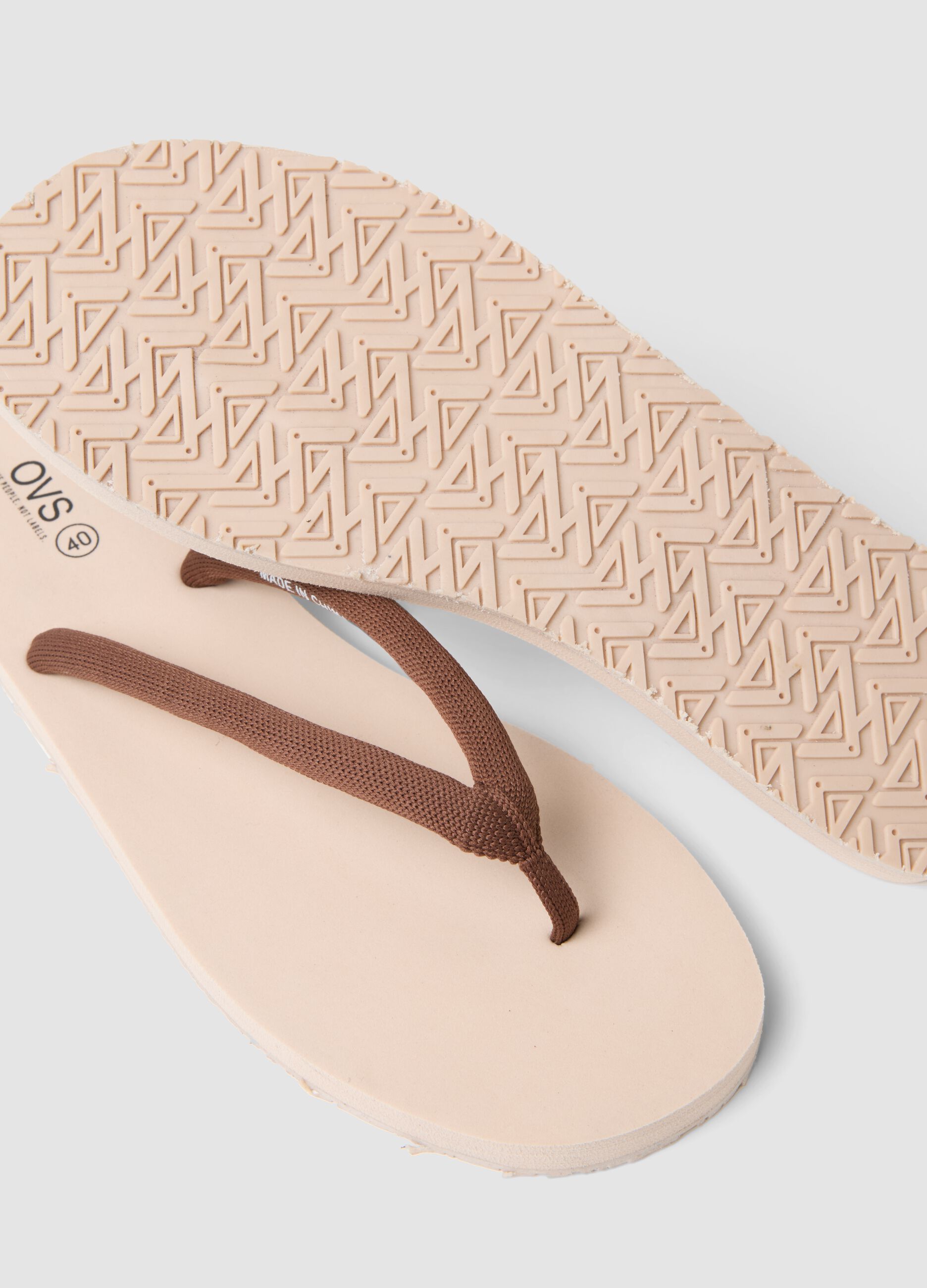 Infradito beige con cinturini spessi