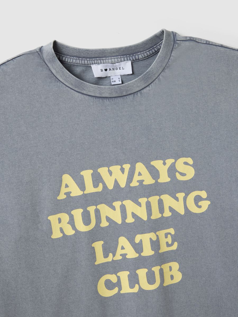 Graues T-Shirt aus reiner Baumwolle im entspannten Schnitt mit Druck_5
