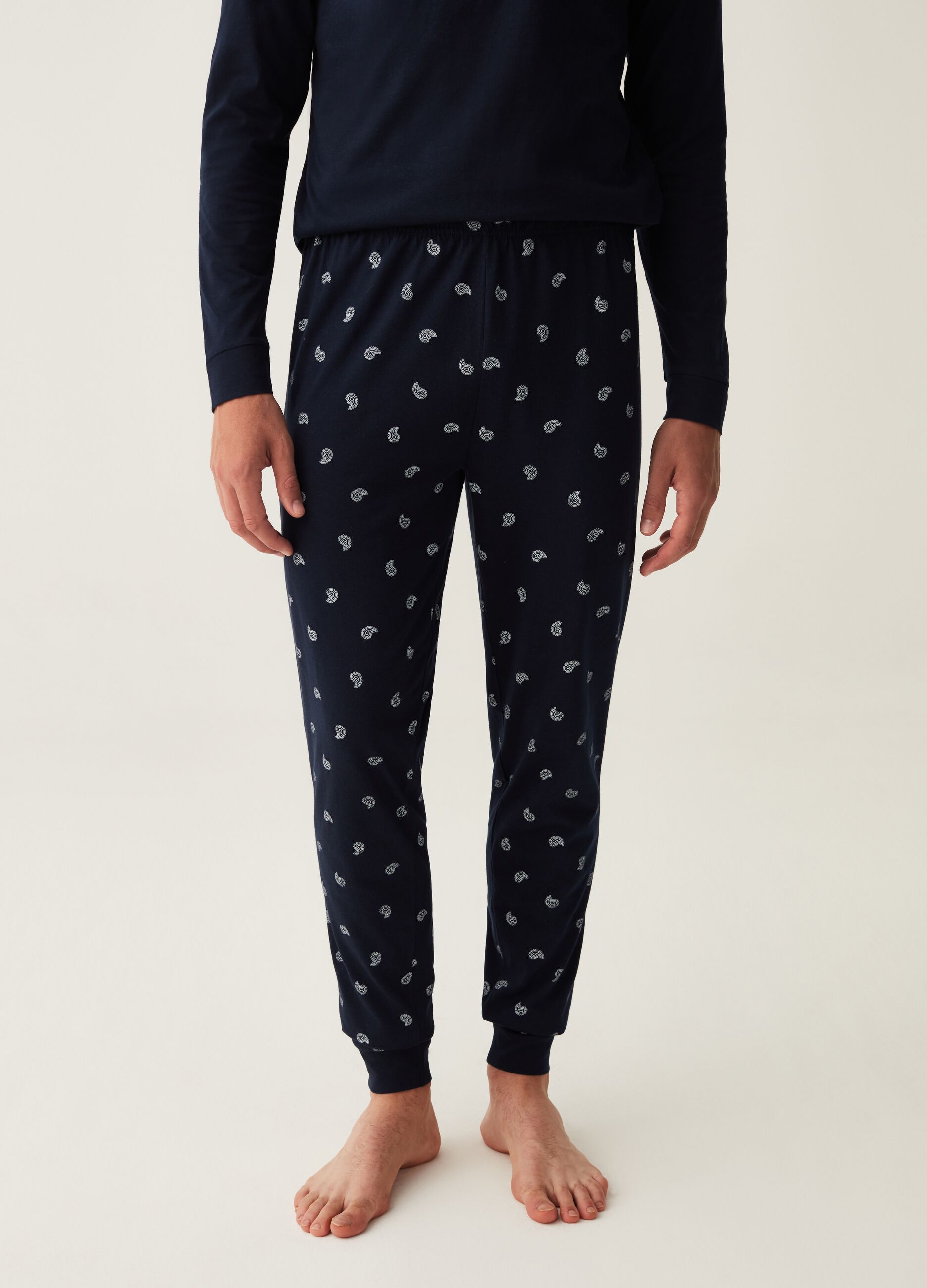 Full-length pyjamas with paisley print_3