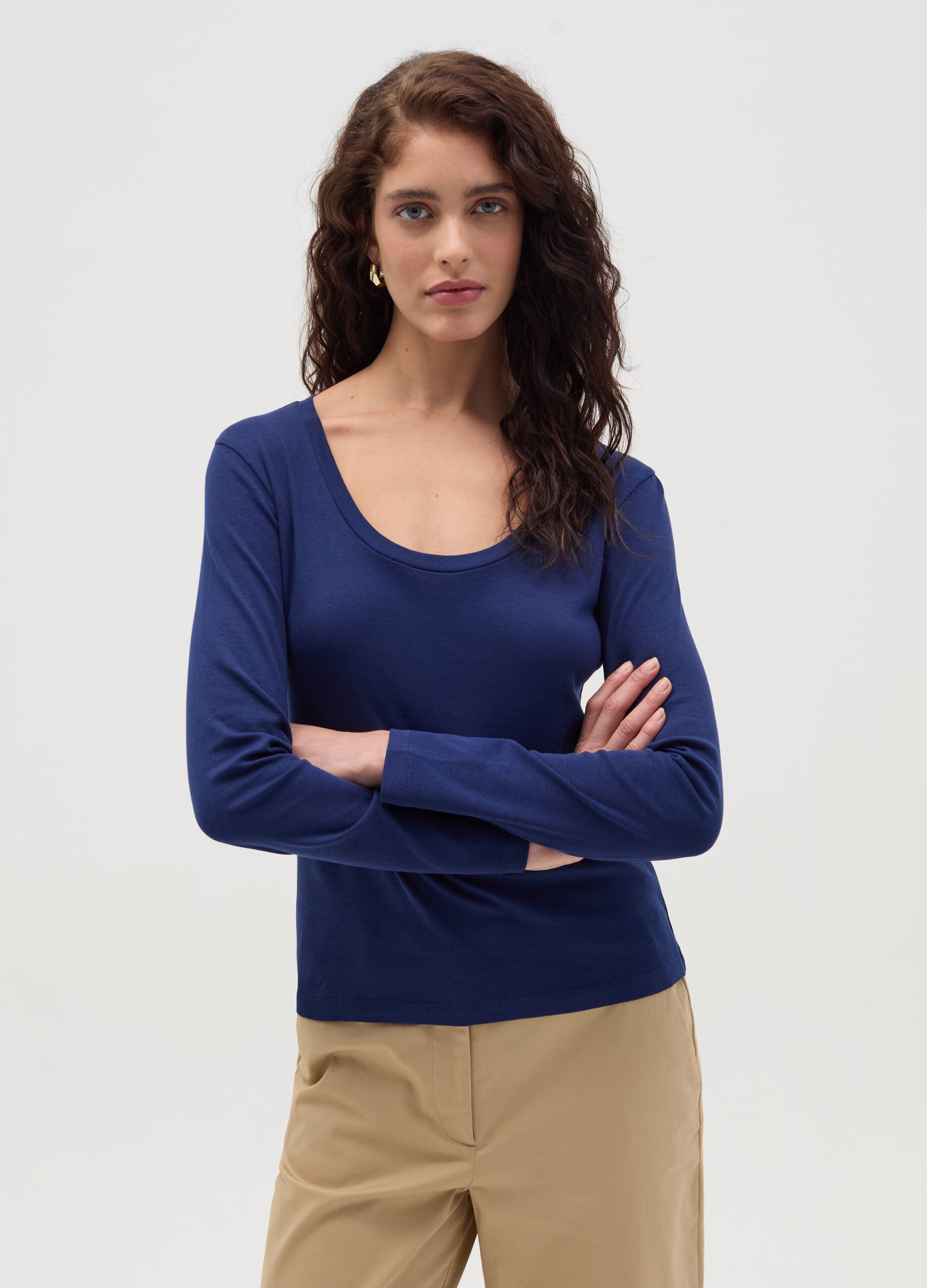 Long-sleeved T-shirt with round neck