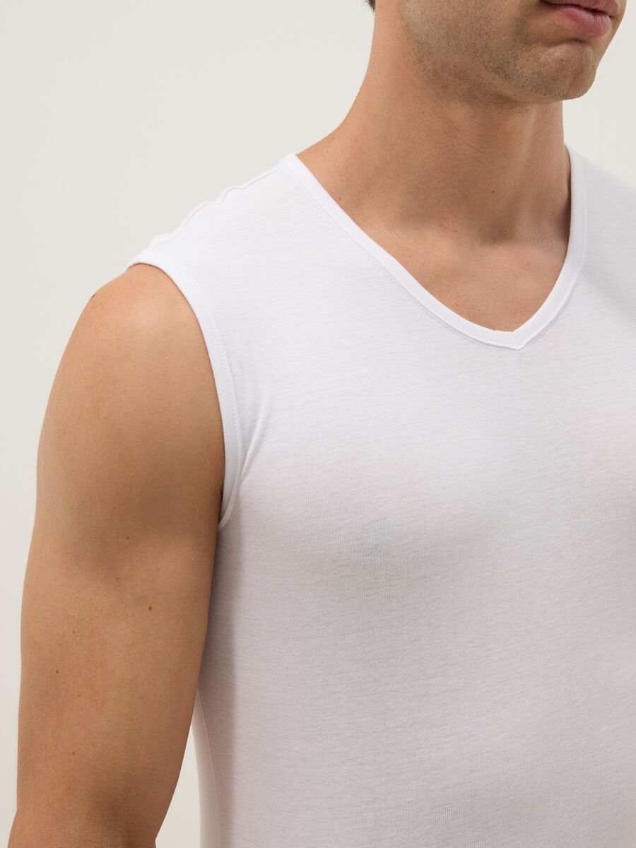 White pure cotton regular fit vest with wide straps_3