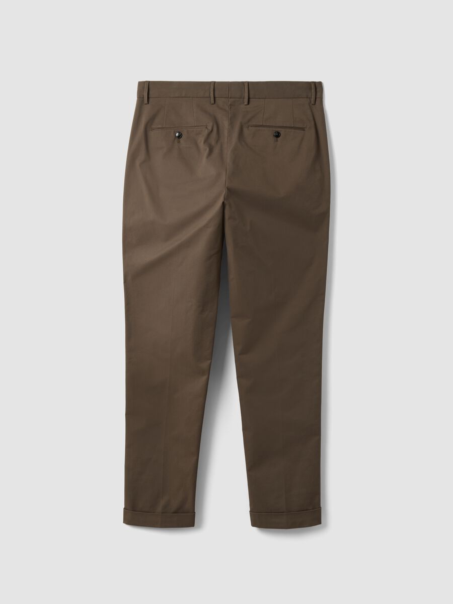 Pantaloni chino marroni in twill di cotone elasticizzato regular fit_2