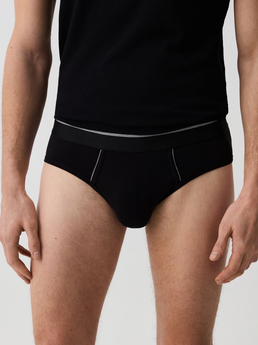 Two-pack briefs with contrasting piping_1