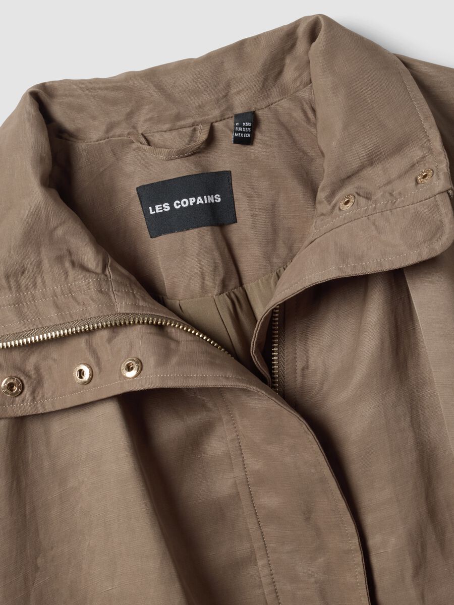 Chaqueta marr&oacute;n regular fit en mezcla de viscosa y lino_5