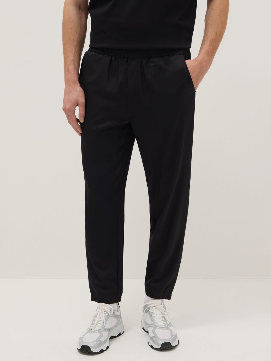 Black regular fit trousers with elasticated waist_1