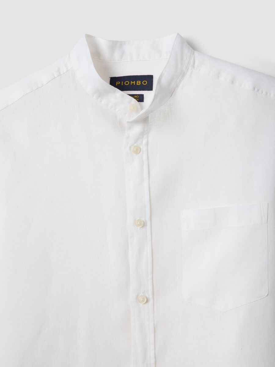 Wei&szlig;e Shirt mit Stehkragen aus reinem Leinen mit regul&auml;rer Passform_5