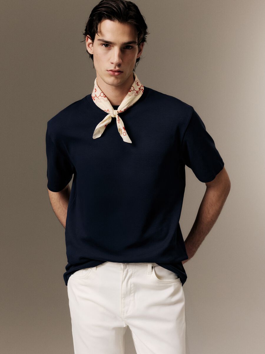 T-shirt azul de manga curta em algod&atilde;o puro, corte descontra&iacute;do_0