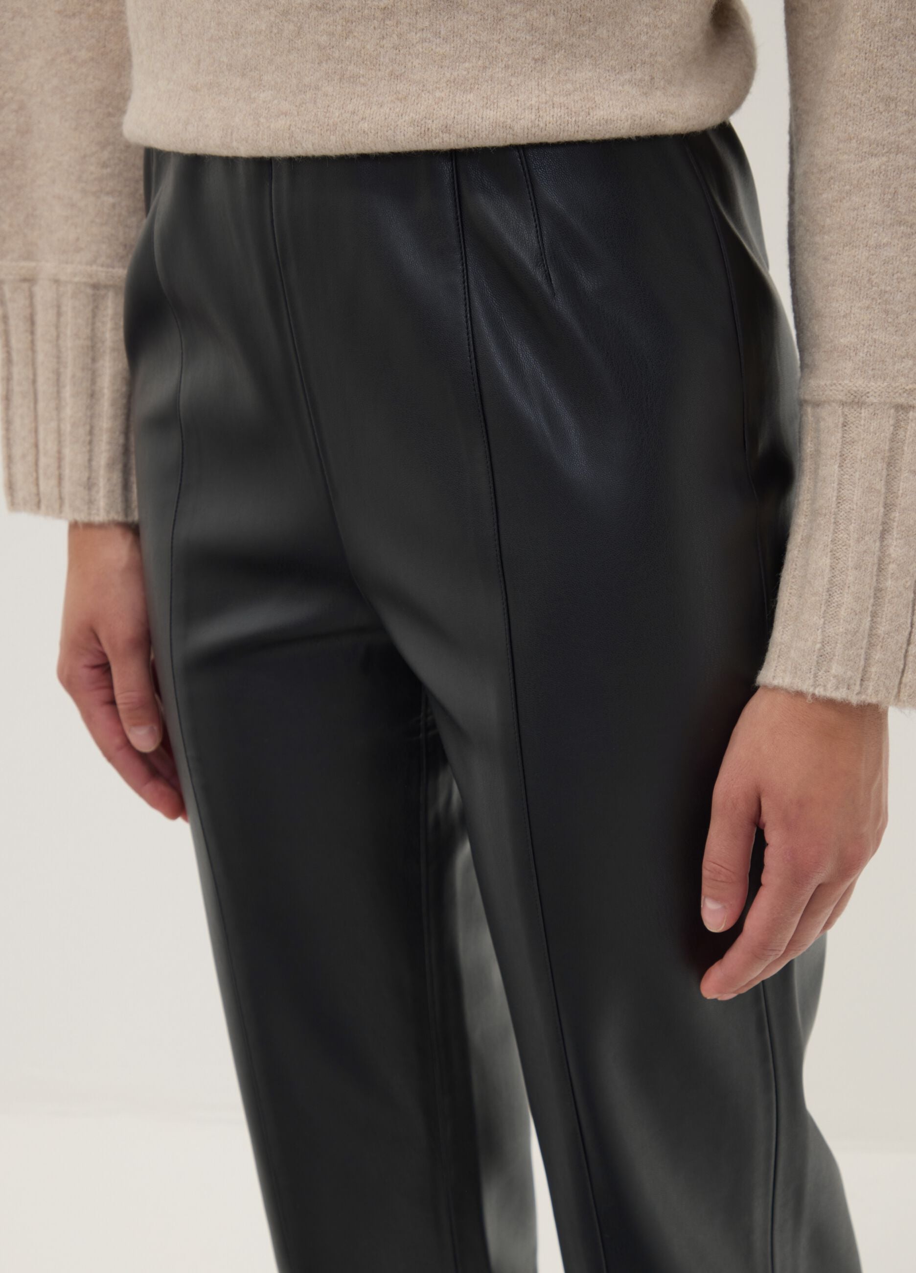 Leggings neri slim fit con vita regular ed elastico