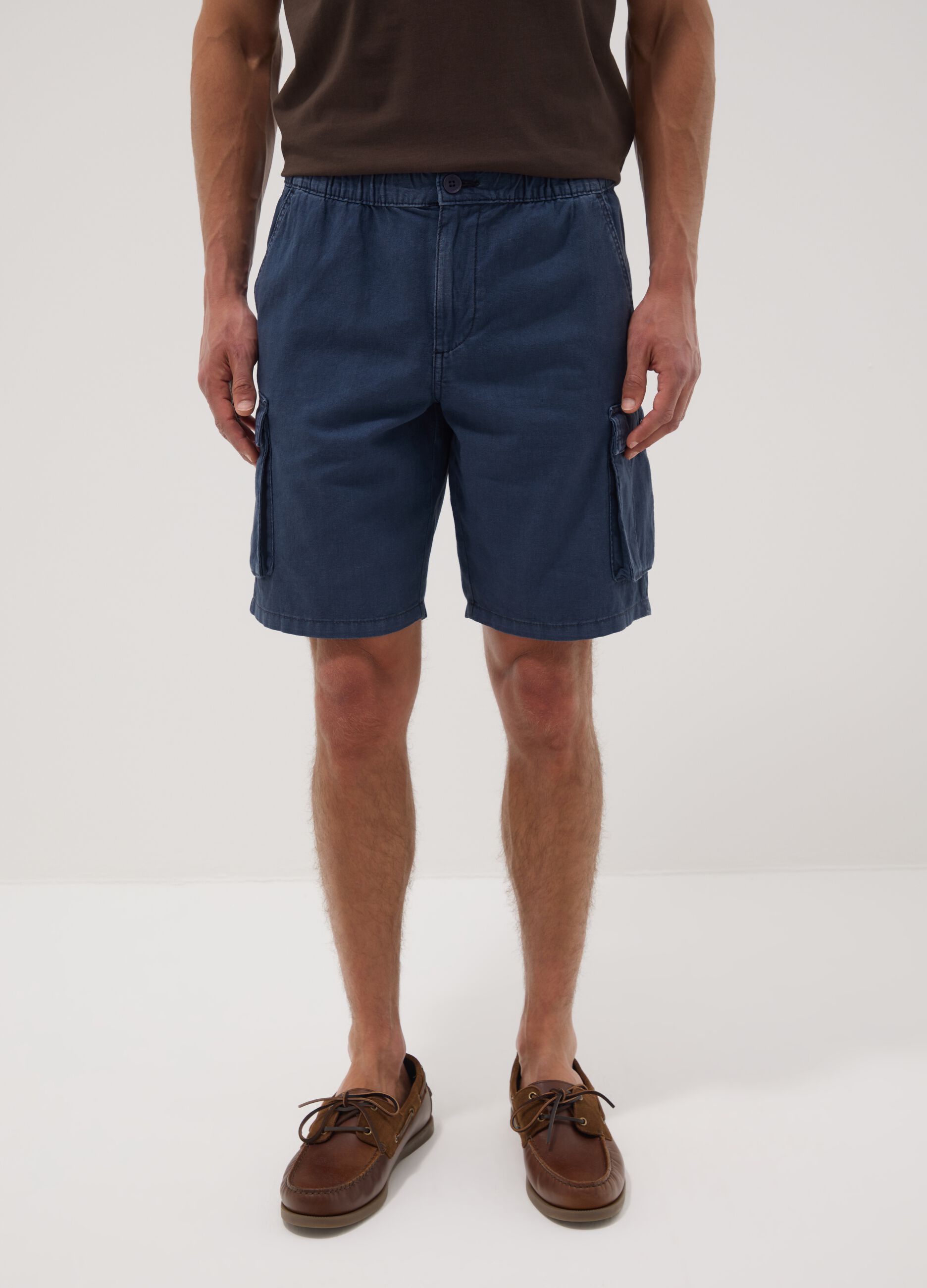 Blue linen and cotton blend cargo Bermuda shorts