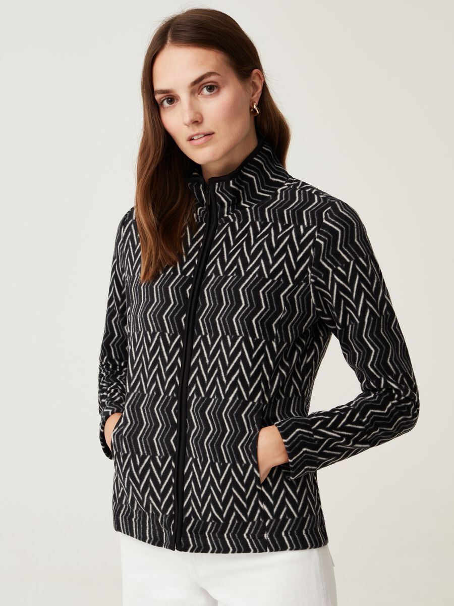 Full-zip fleece with zigzag print._1