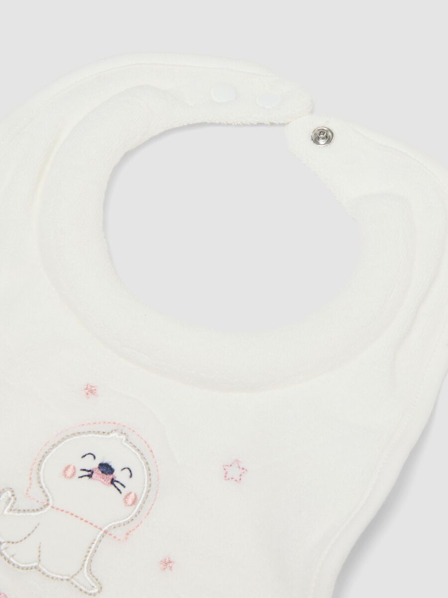 2-pack of pink and white organic cotton-blend bibs with embroidery_1
