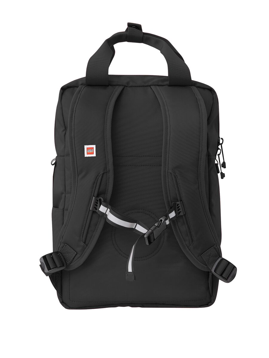 Mochila negra con bolsillos frontales_1