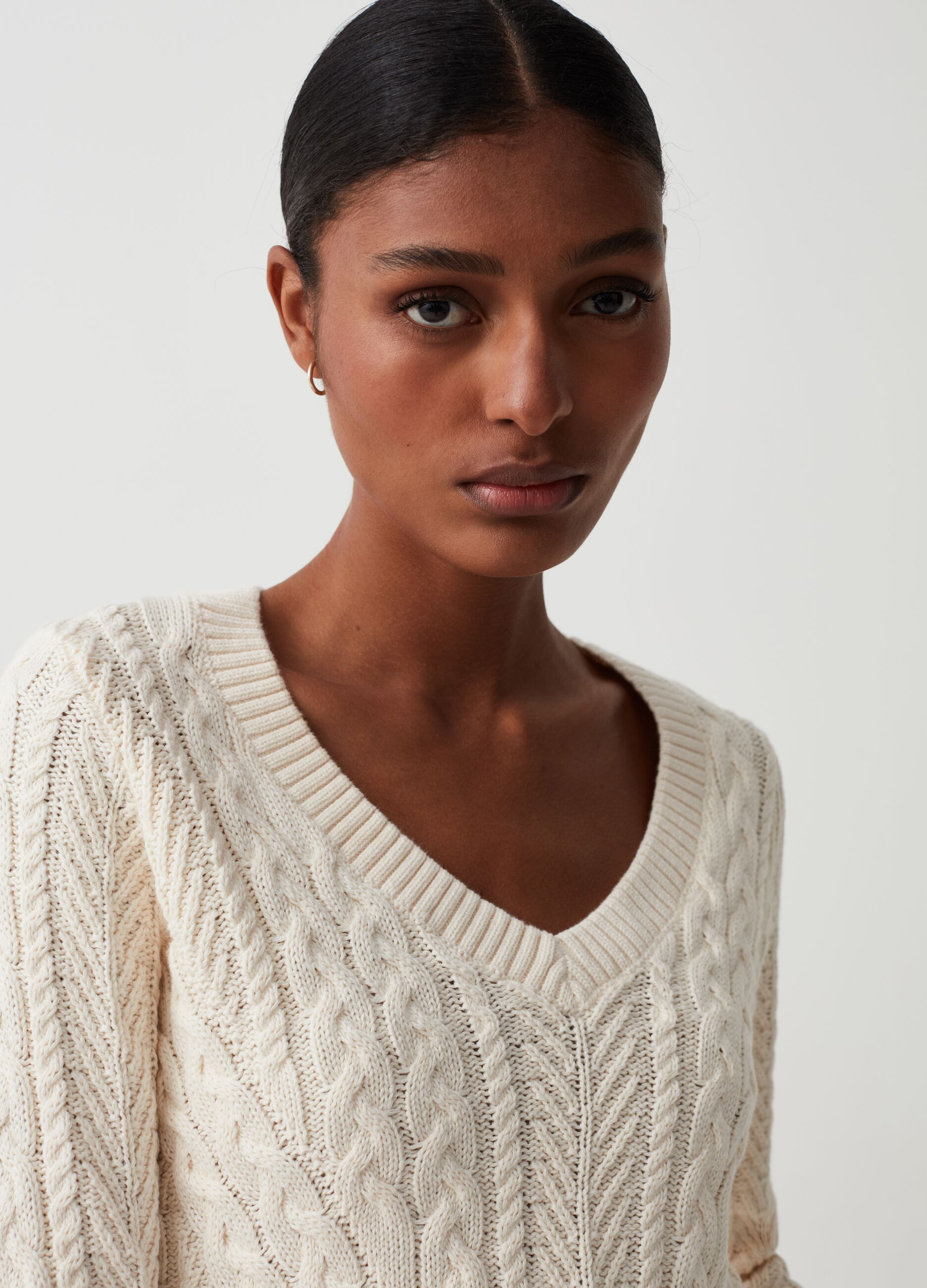 Cable-knit pullover with V neck