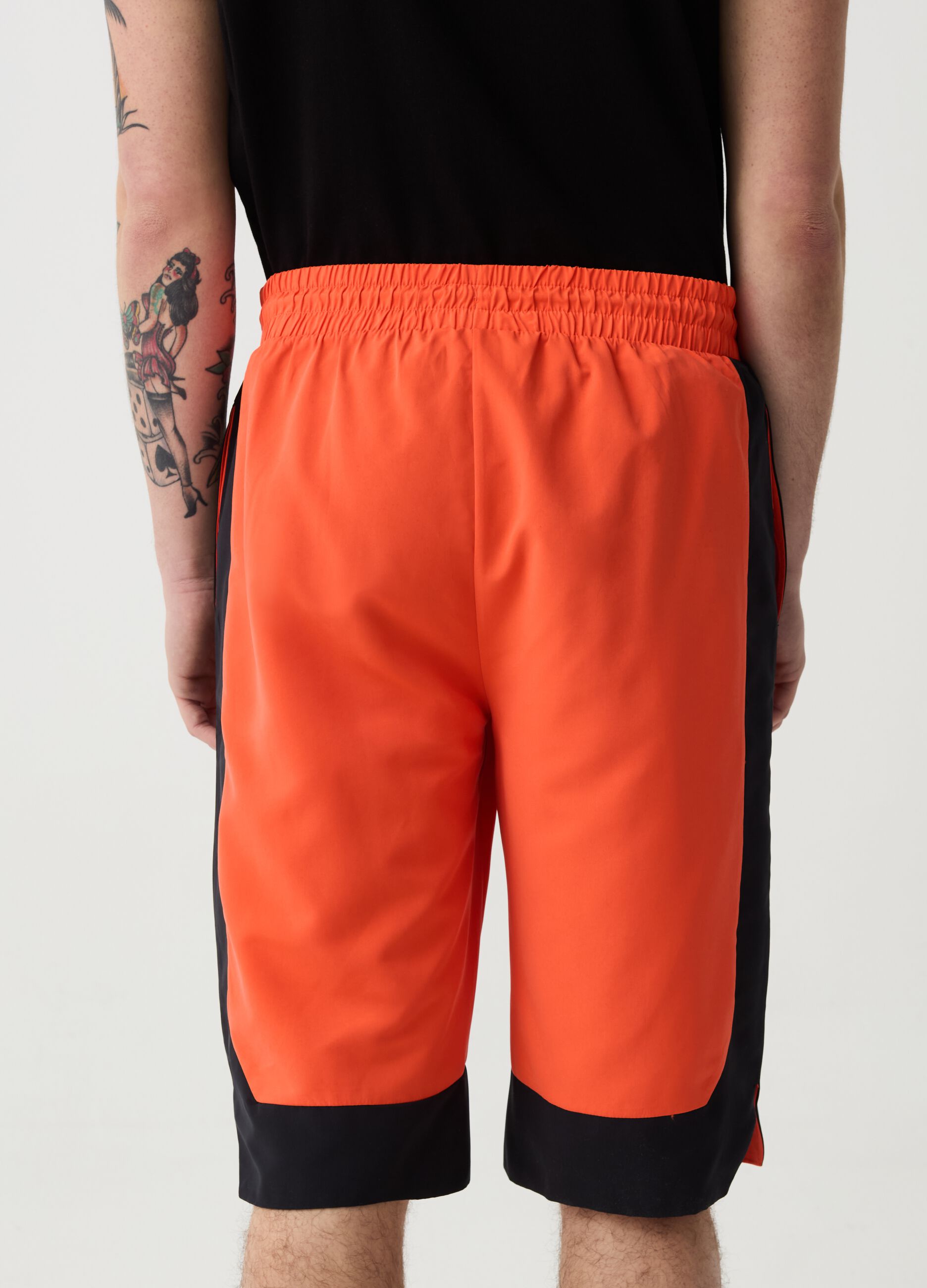Bermuda joggers with contrasting bands