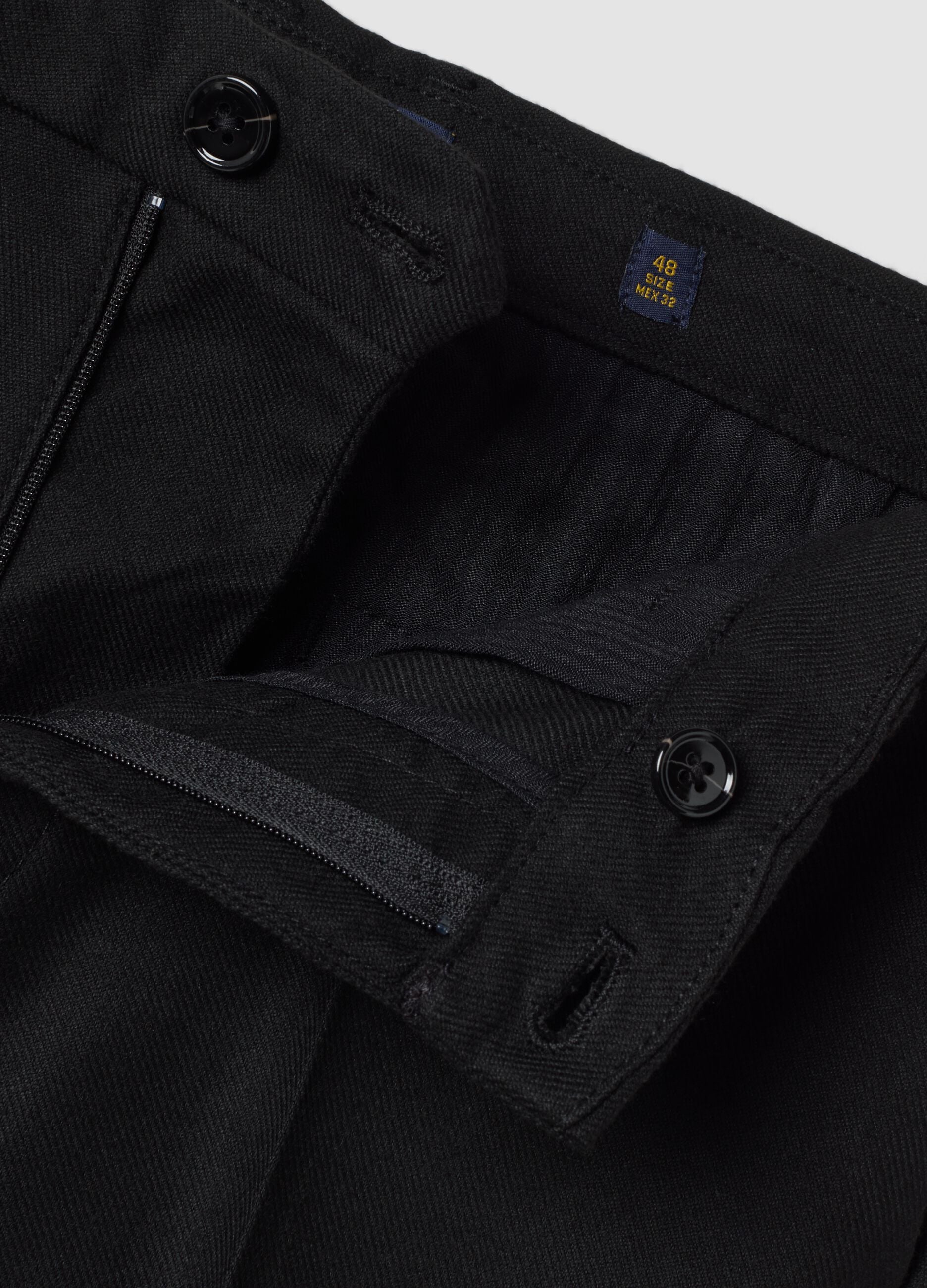 Schwarze Slim-Fit-Chinohose aus elastischer Viskose