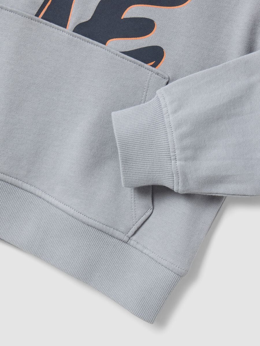 Grauer Oversize-Hoodie aus reiner Baumwolle mit Print und K&auml;ngurutasche f&uuml;r Jungen_3
