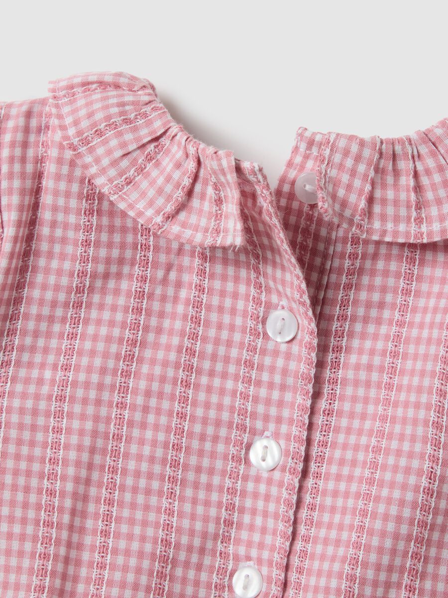 Multicoloured check cotton bodysuit for baby girls with ruffle collar_3