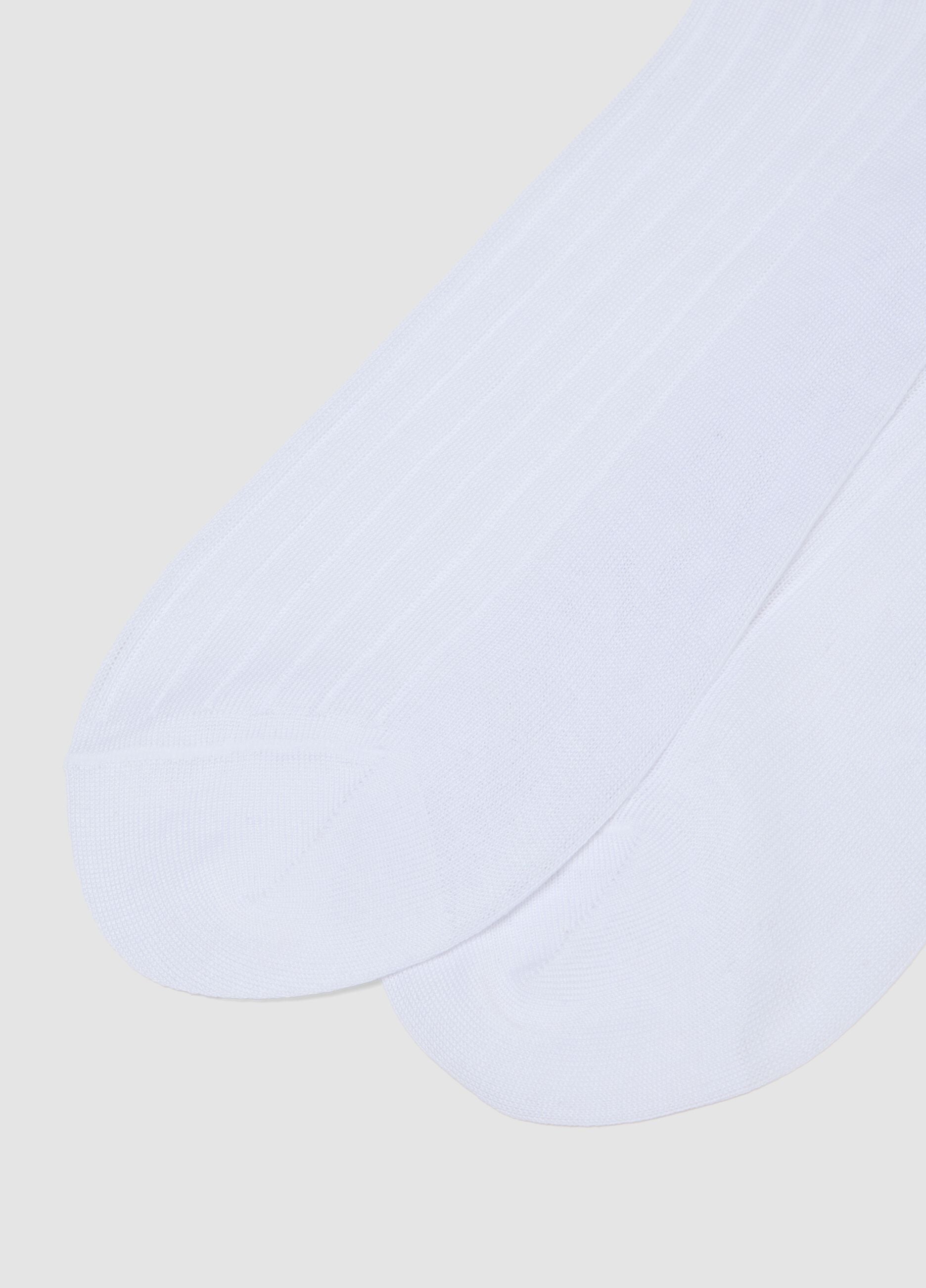 2-pack of white mid-calf pure cotton socks