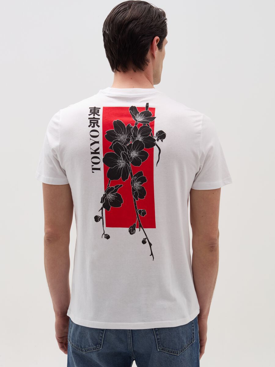 T-shirt con stampa giapponese_2