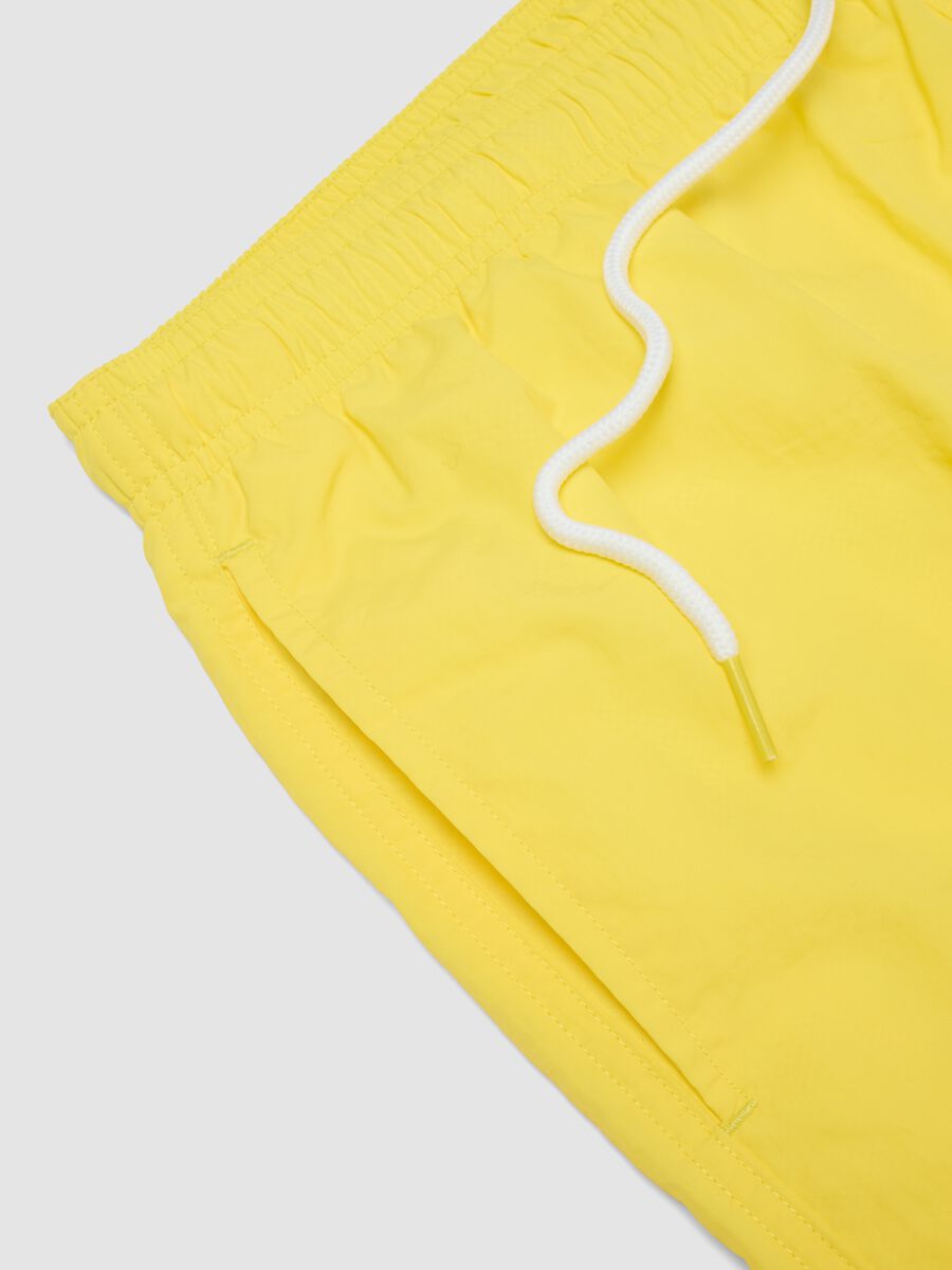 Cal&ccedil;&otilde;es de banho amarelos com cintura el&aacute;stica_5
