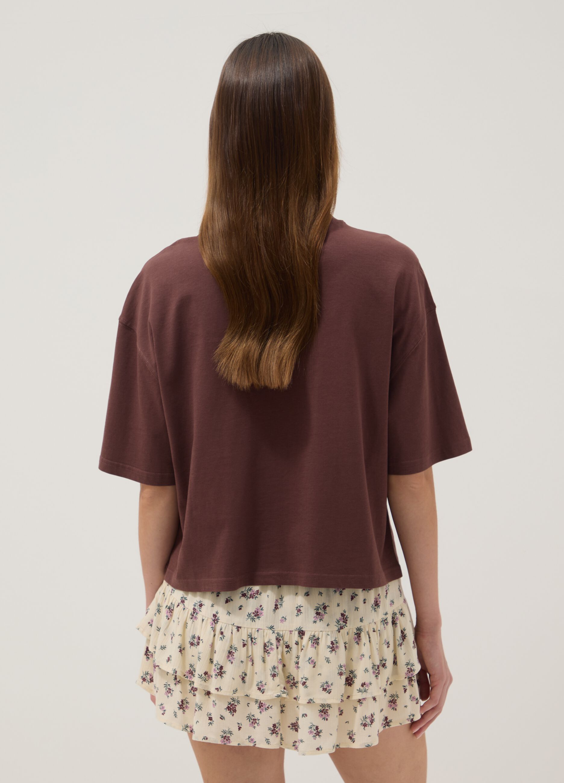 T-shirt marrone in puro cotone con ricamo boxy fit