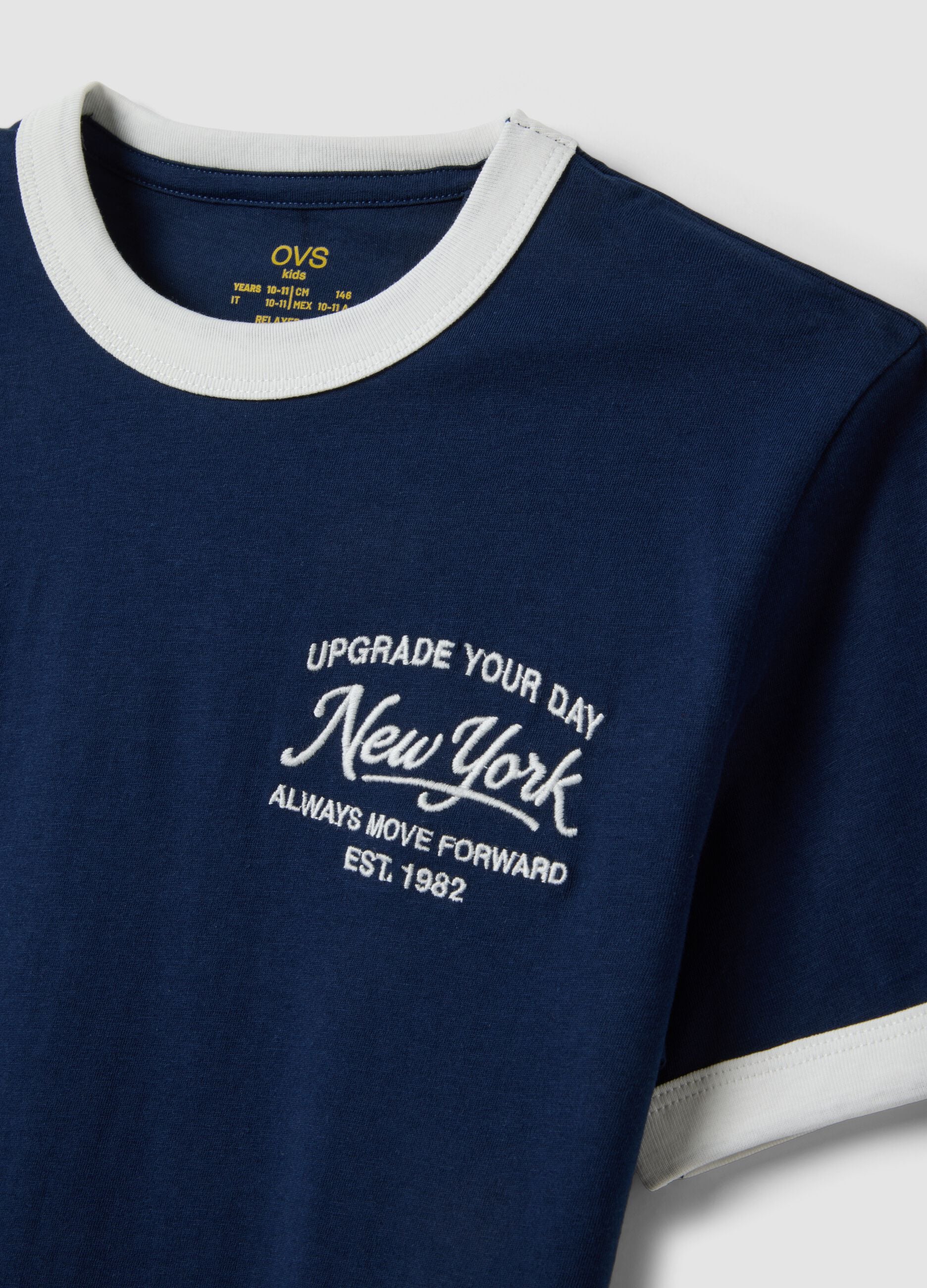 &Mu;&pi;&lambda;&epsilon; T-shirt &alpha;&pi;ό 100% &omicron;&rho;&gamma;&alpha;&nu;&iota;&kappa;ό &beta;&alpha;&mu;&beta;ά&kappa;&iota; &mu;&epsilon; &tau;ύ&pi;&omega;&mu;&alpha;, relaxed &epsilon;&phi;&alpha;&rho;&mu;&omicron;&gamma;ή &gamma;&iota;&alpha; &alpha;&gamma;ό&rho;&iota;&alpha;