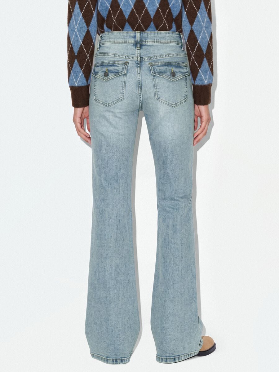 Jeans blu chiaro flare in cotone elasticizzato_4