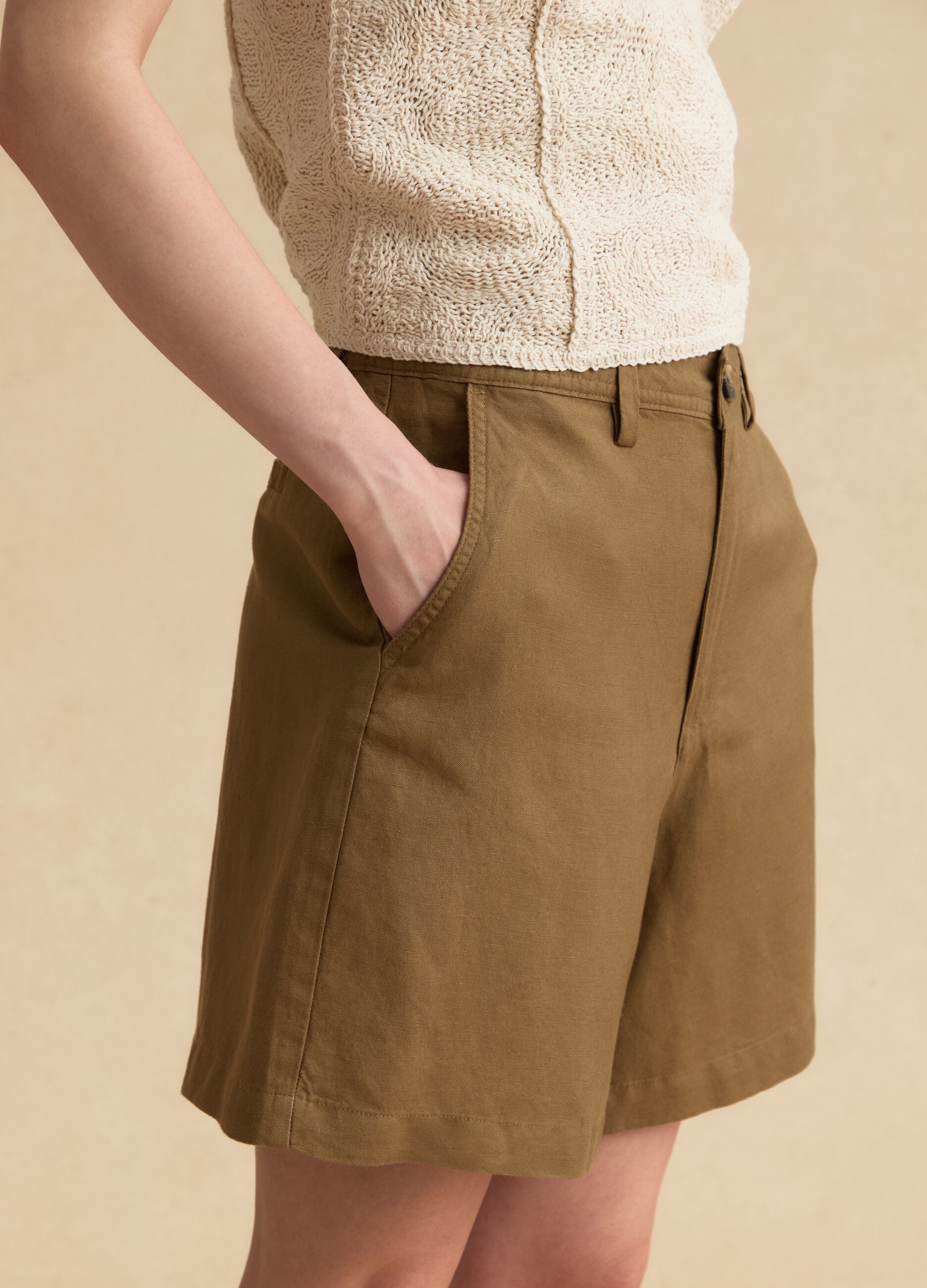 Beige linen and viscose blend shorts