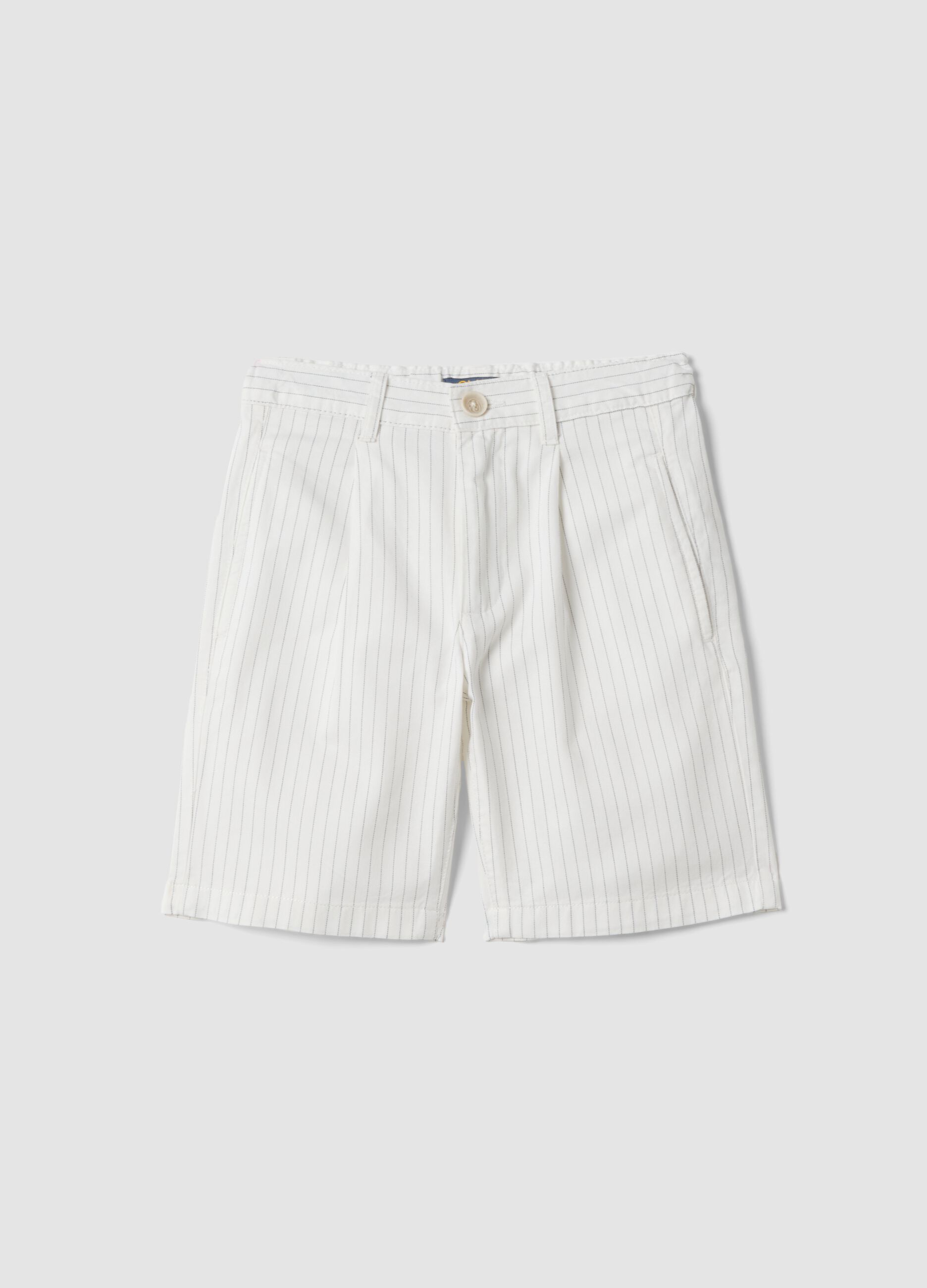 Boys&rsquo; white striped pure cotton shorts, regular fit