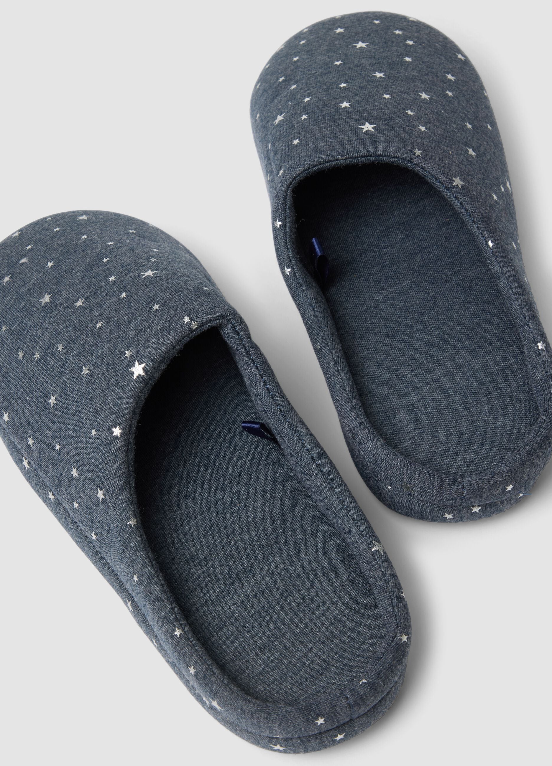 Pantofole blu da casa con stampa di stelle