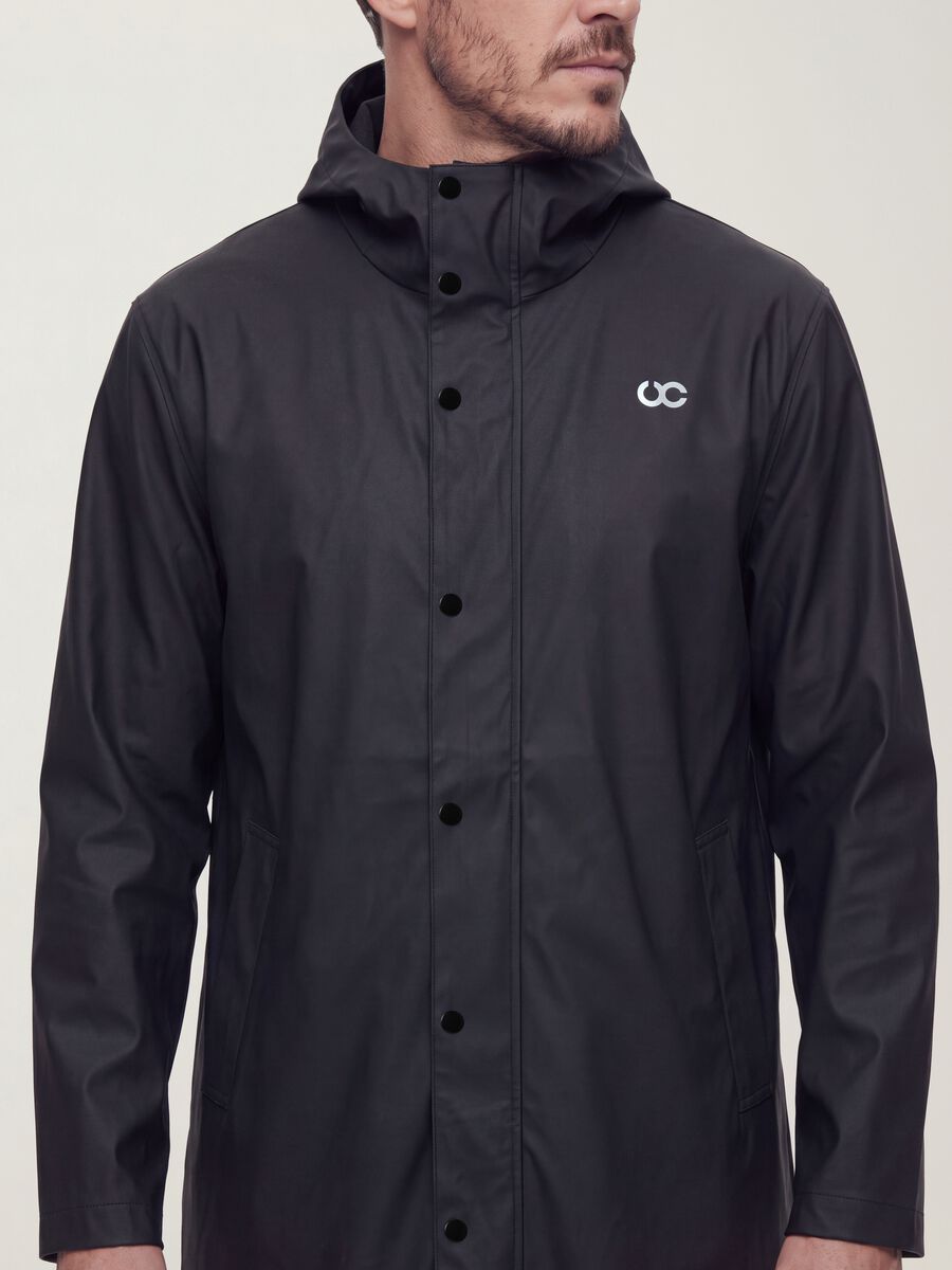 Black regular-fit raincoat with zip_2