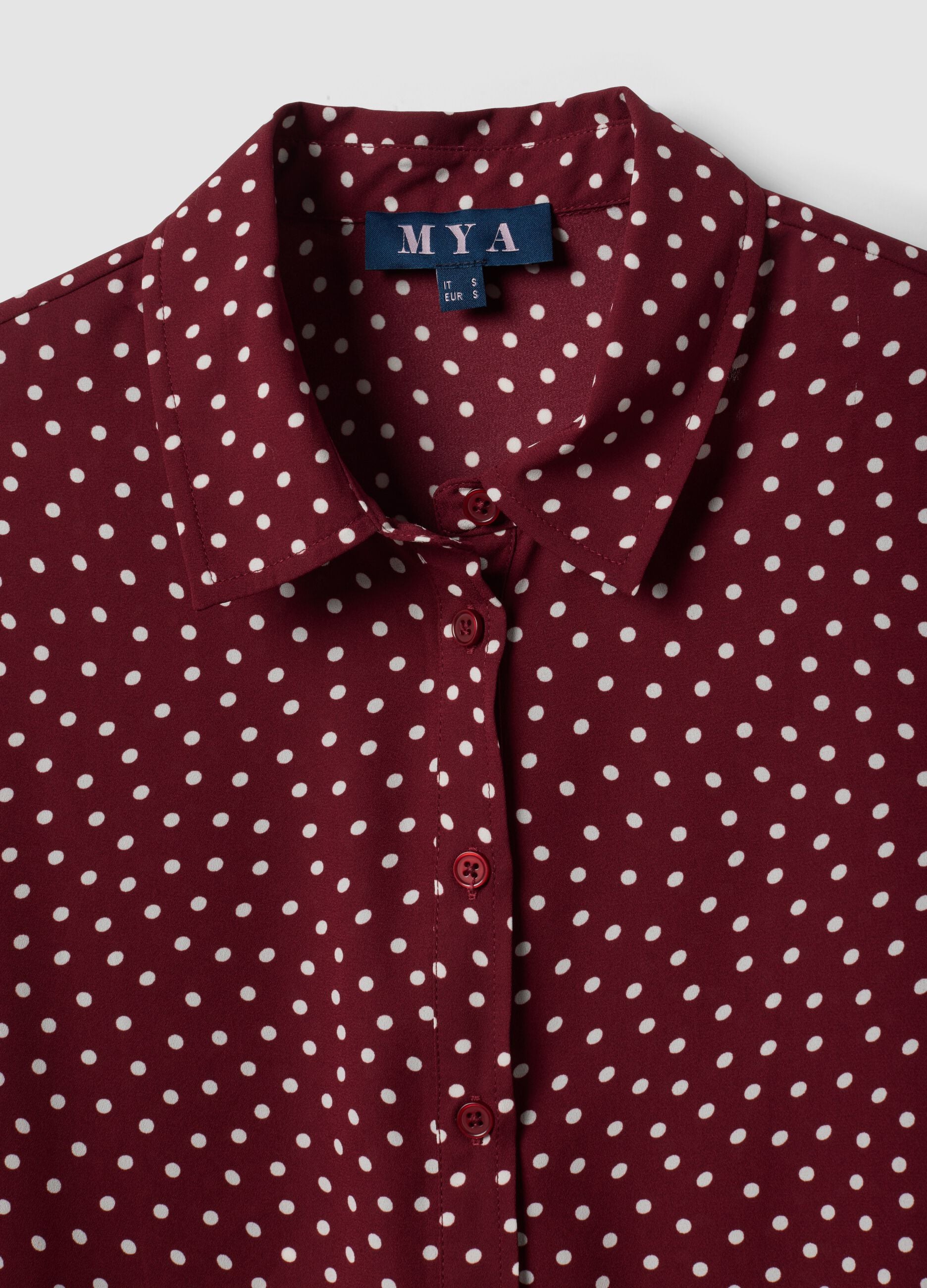 Red polka dot shirt with classic collar, regular fit