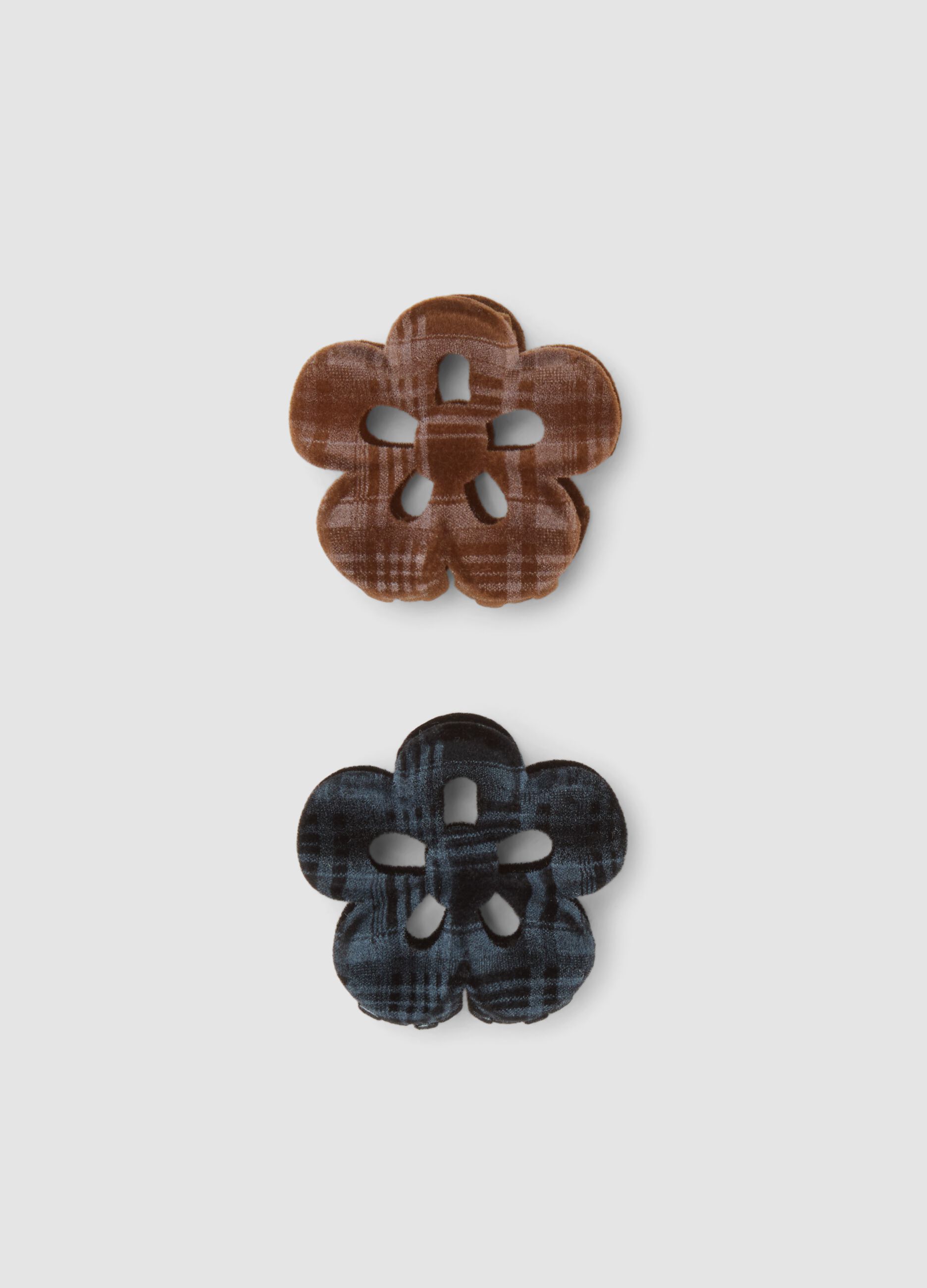 Conjunto de ganchos de cabelo castanho e preto com flor