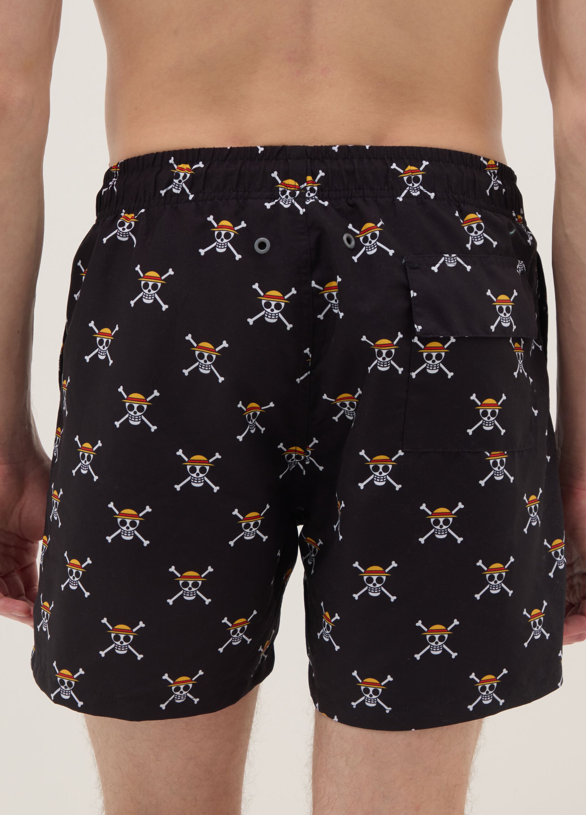 Cal&ccedil;&otilde;es de praia pretos com estampas One Piece