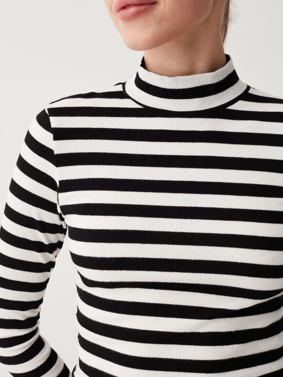 Striped T-shirt with mock neck_3