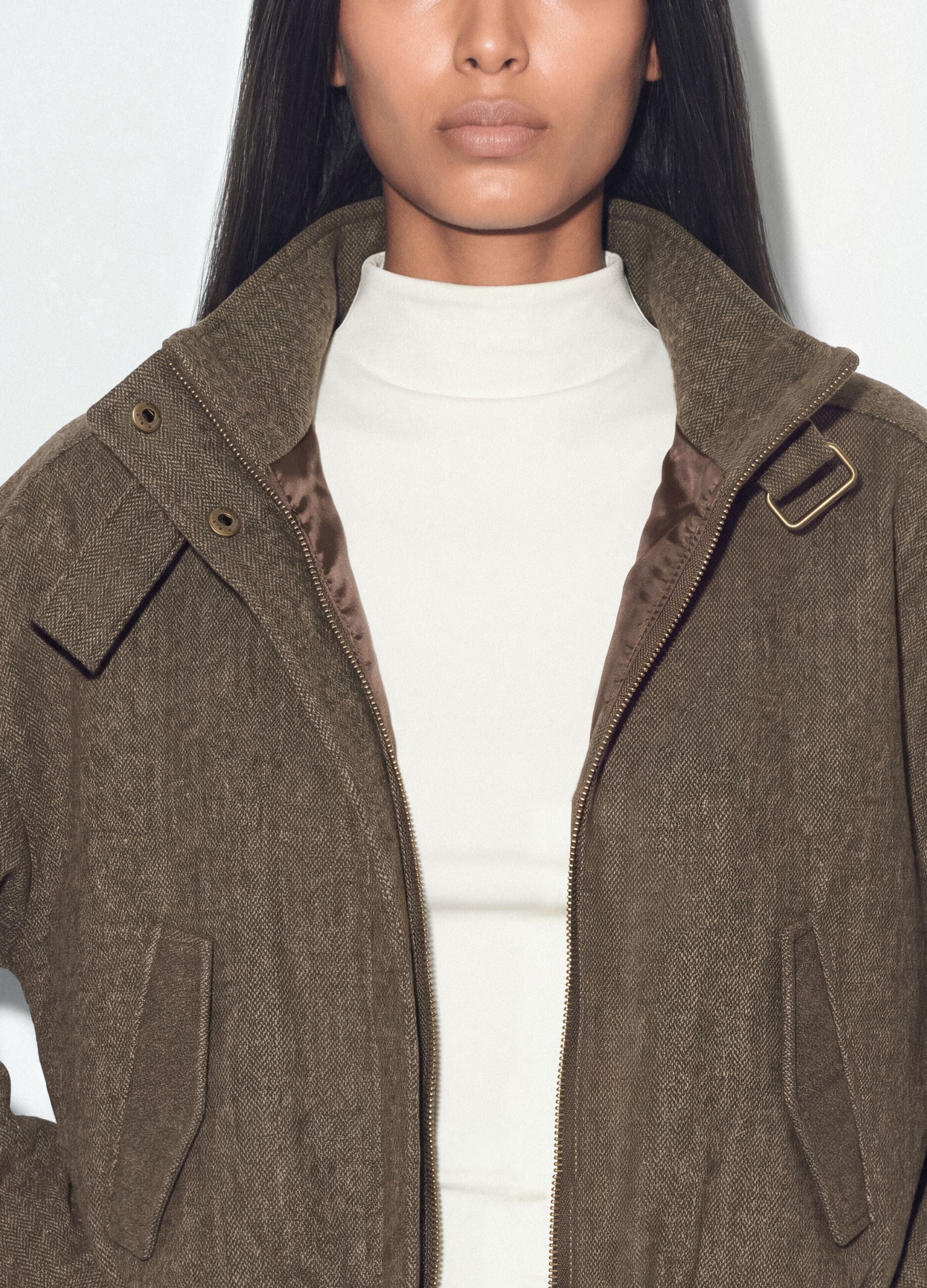 Giacca marrone regular con zip e fantasia spigata