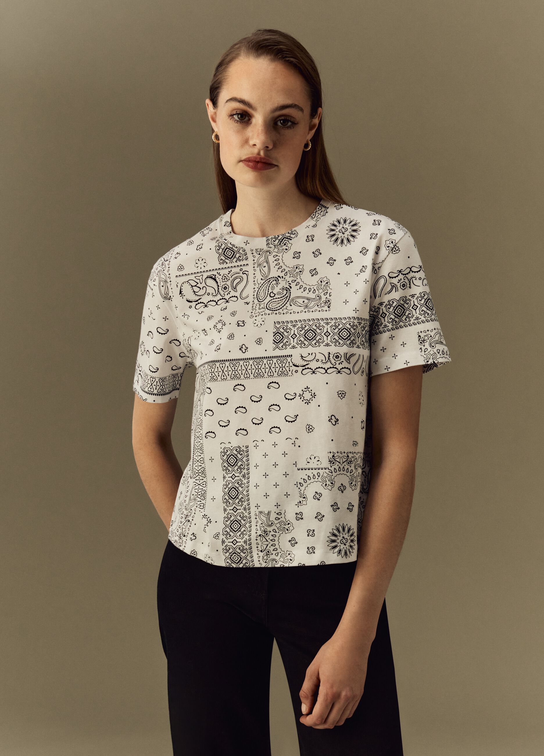 T-shirt in cotone stampa paisley
